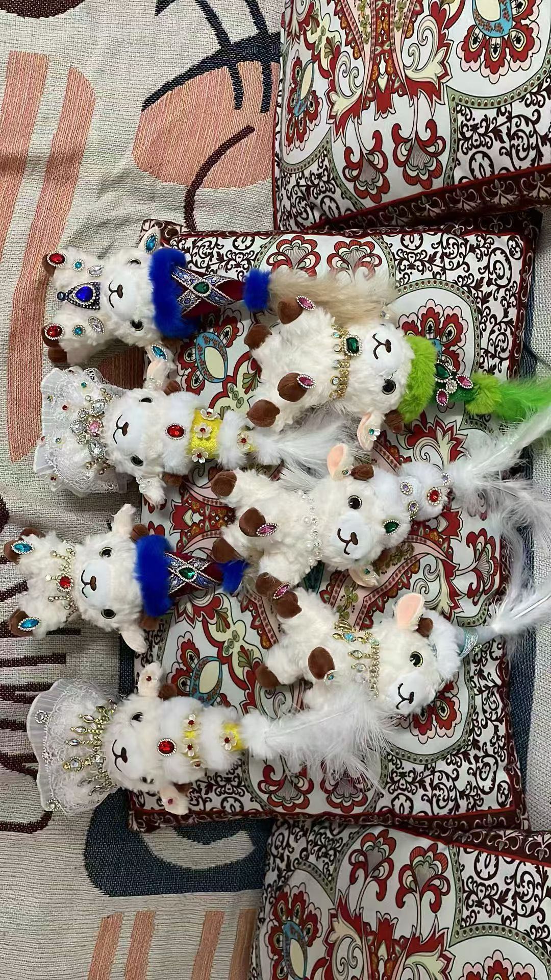 李蕊宇新疆小羊，裸羊、配饰，帽子，大量现货，需要联系