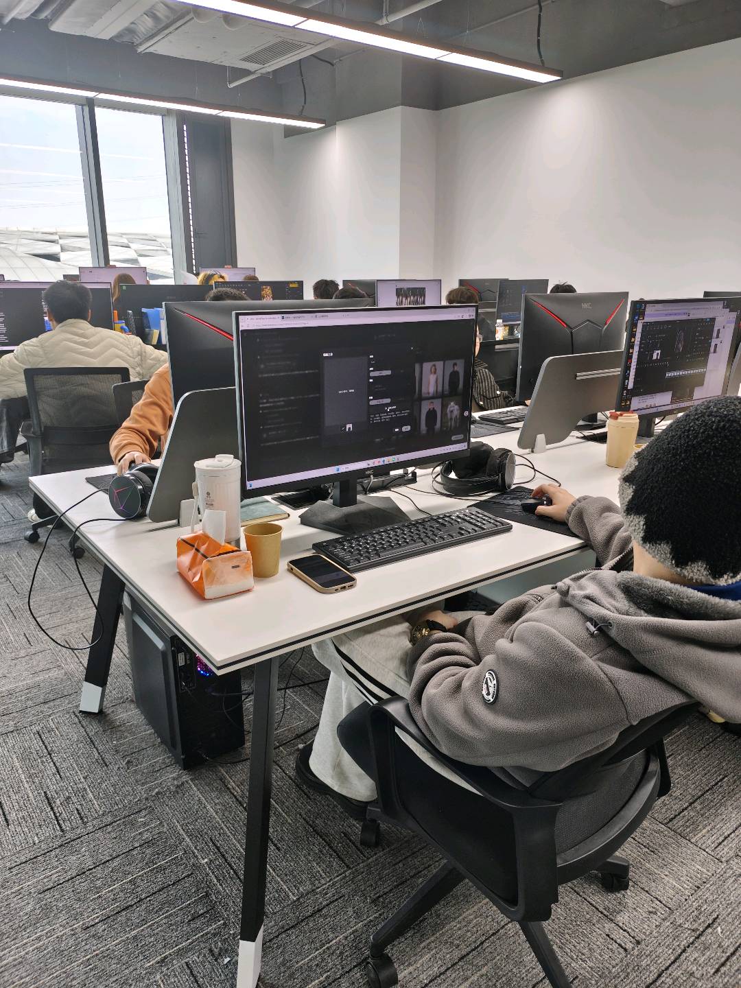 詹宇恒AI短剧项目提供稳定订单与技术支持，共创团队产值