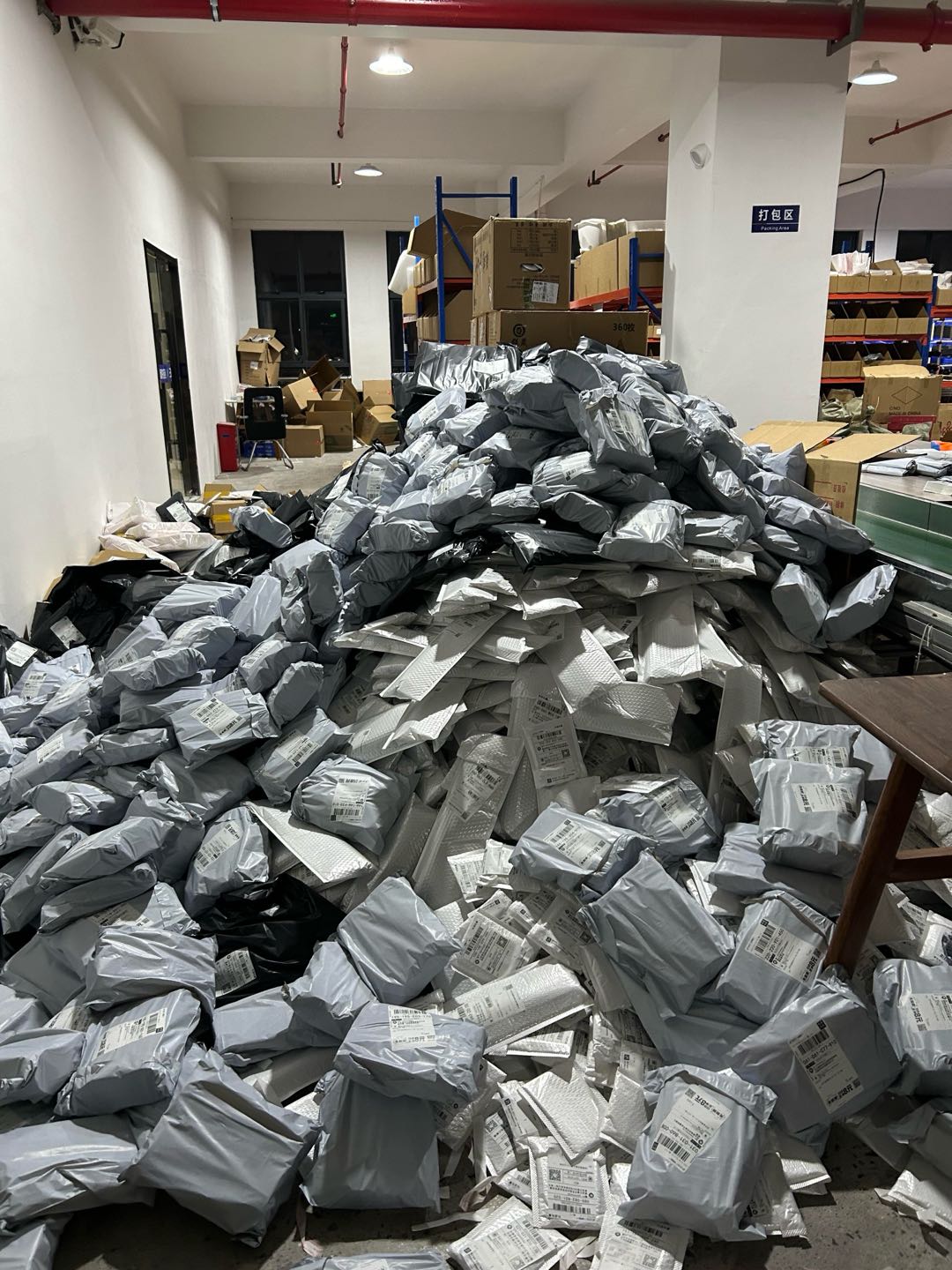 许先生招募拼多多电商合作伙伴，零基础可做，利润分成模式，需满足20岁以上