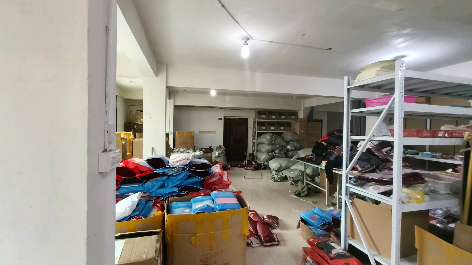 林金品牌货源源头工厂服饰贴牌代发,资质齐全.欢迎电商直播分销实体店等合作!夏季新品