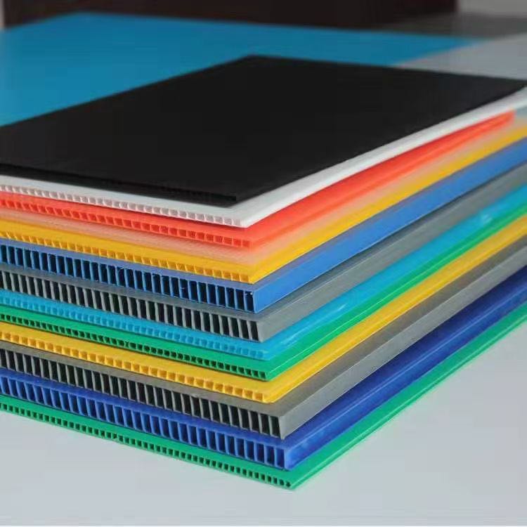 王霞品牌货源加工定制各种尺寸规格包装产品！周转箱，围板箱，内衬，垫板，周转箱
