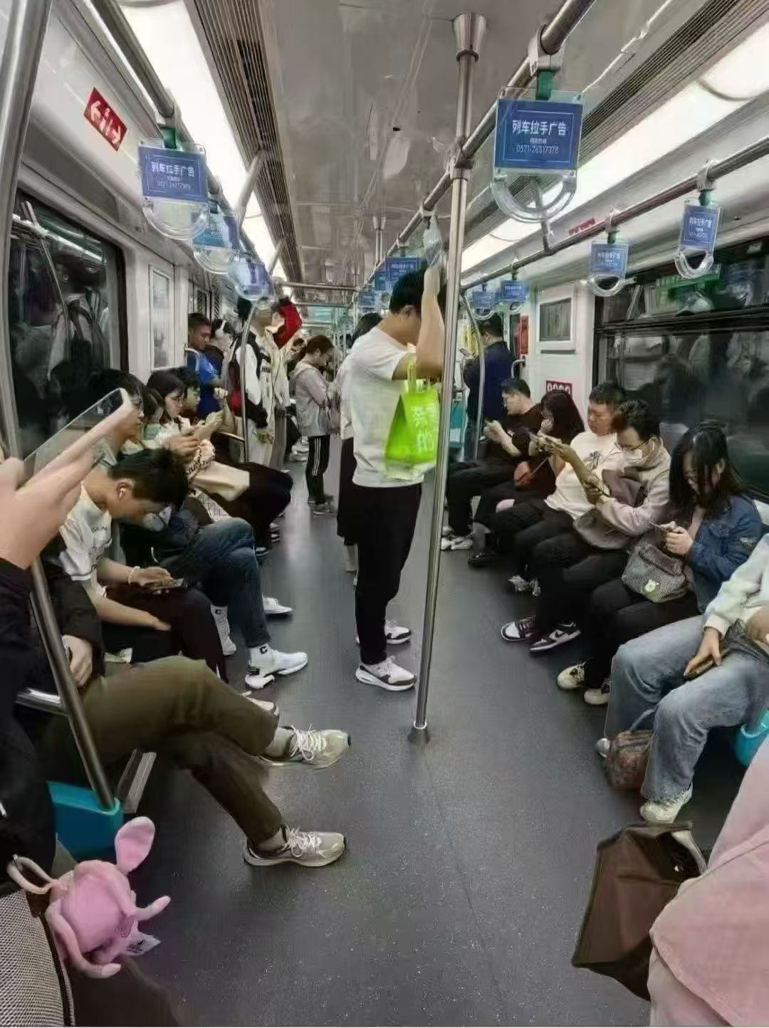 万女士其他供需提供绿色免费看广告项目，只需手机，不限时间地点，多劳多得