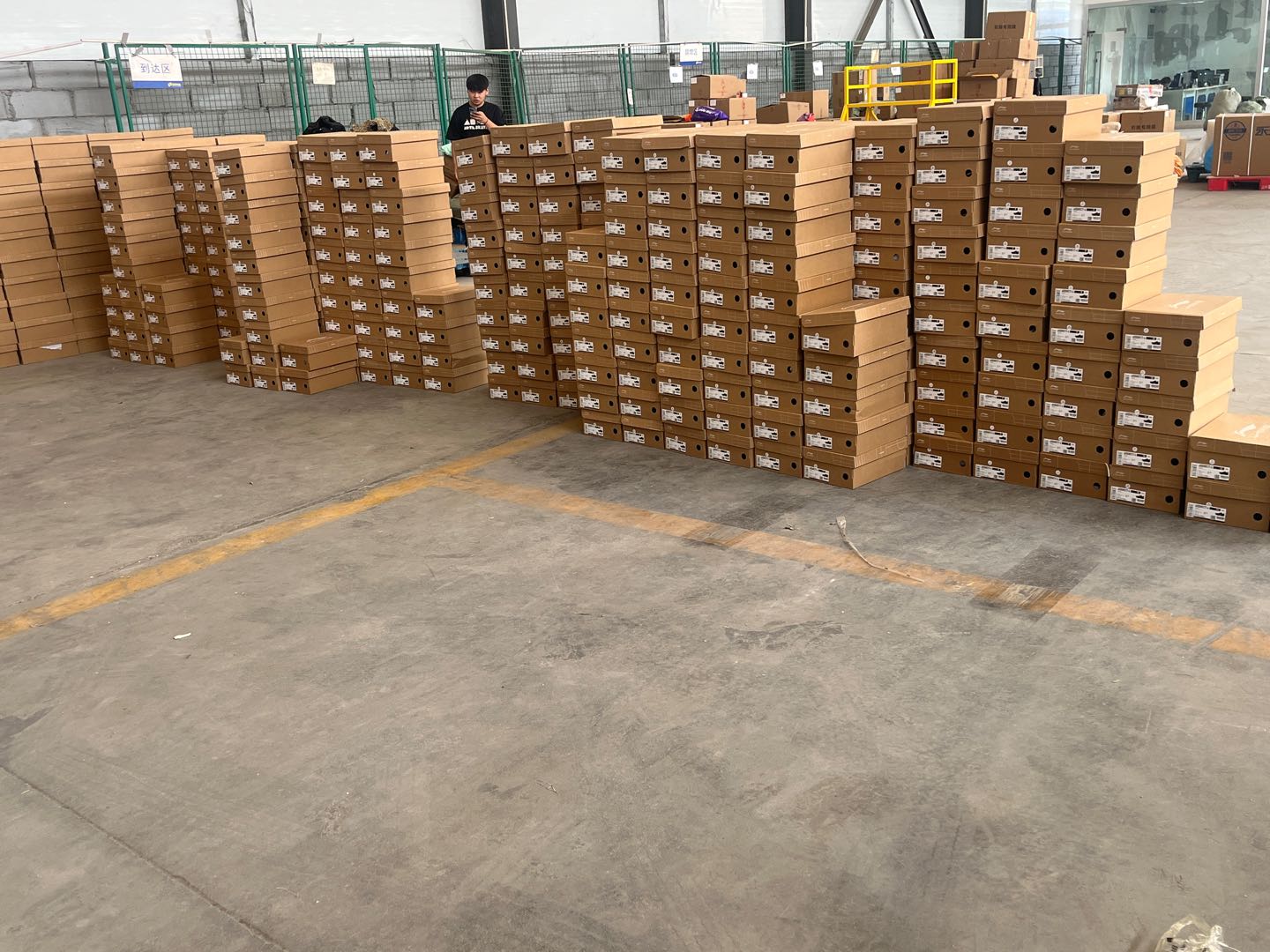 宋加可得物搬砖 一手货源，尺码全，支持批发，量大价可谈！