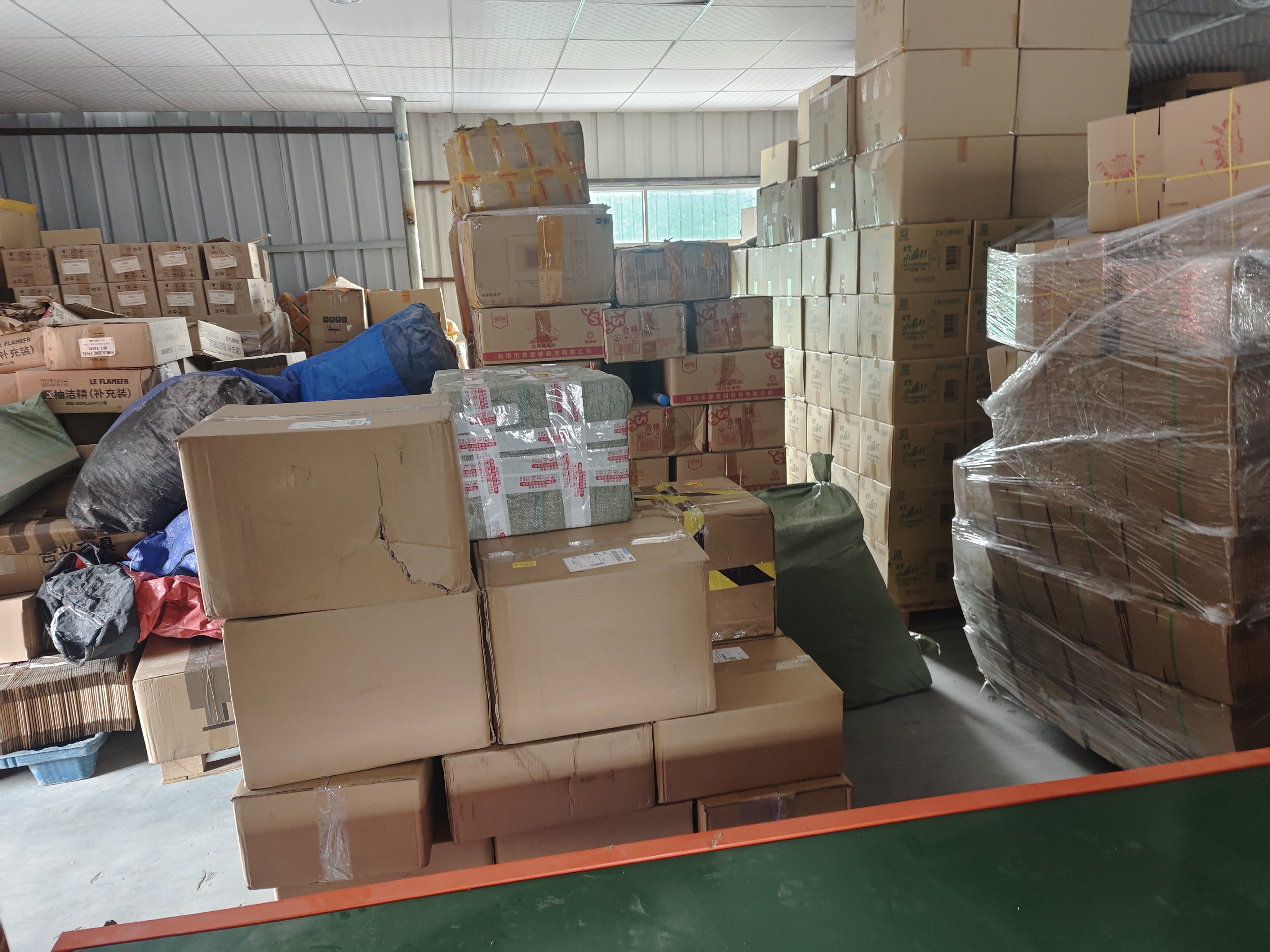孙晨威品牌货源主营服饰服配，洗护个护，小家电，两季产品
