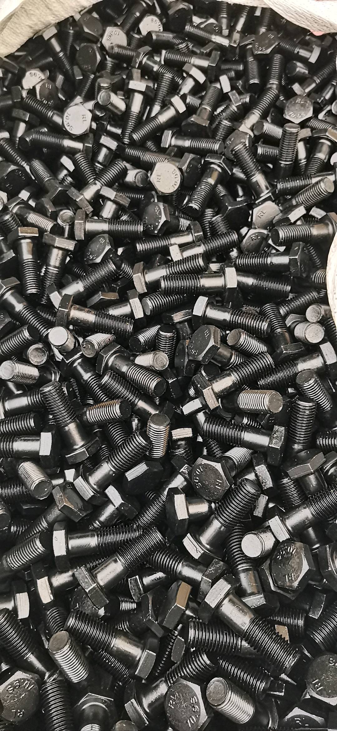 田瑞辉我公司位于河北邯郸永年紧固件之都 主营10.9级钢结构螺丝   