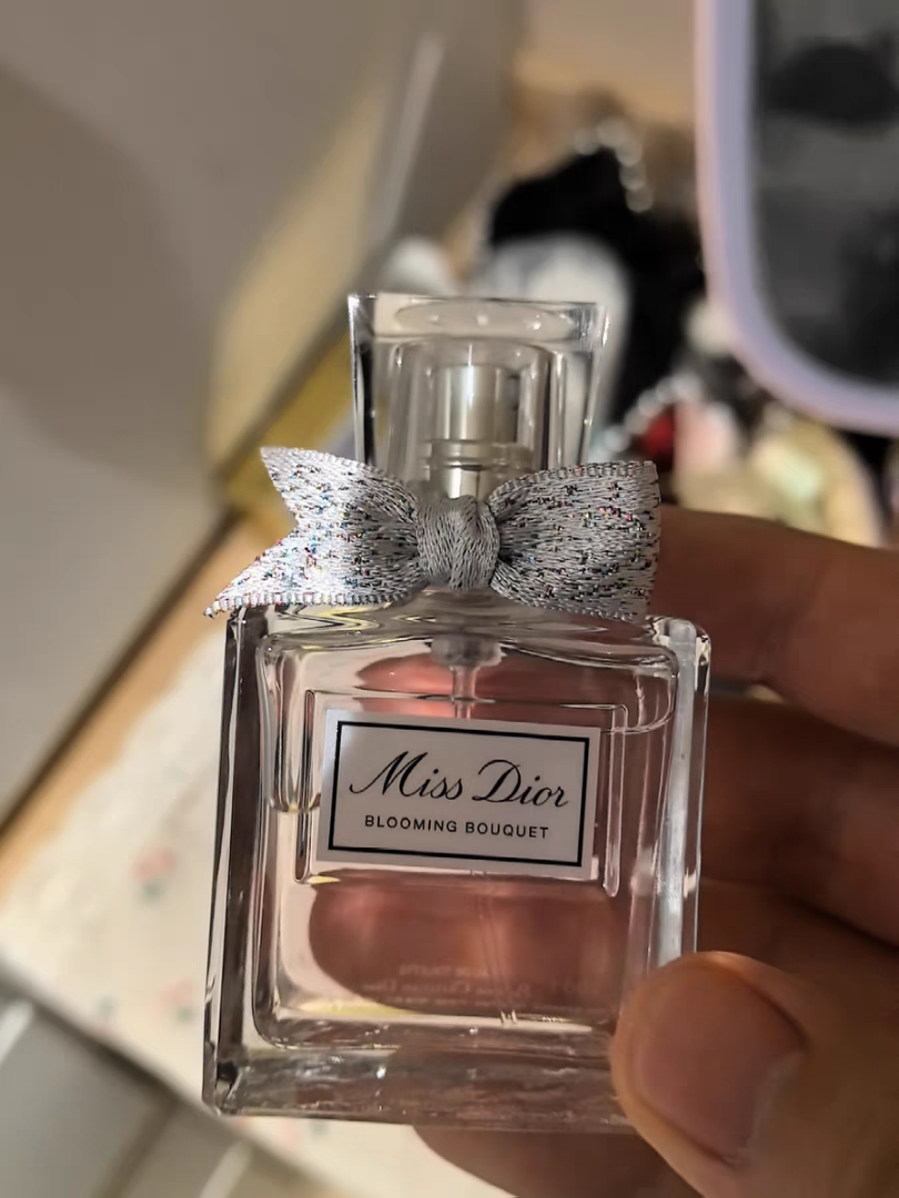 胡家银提供轻奢品货源，支持一件代发，七天无理由退货退款
