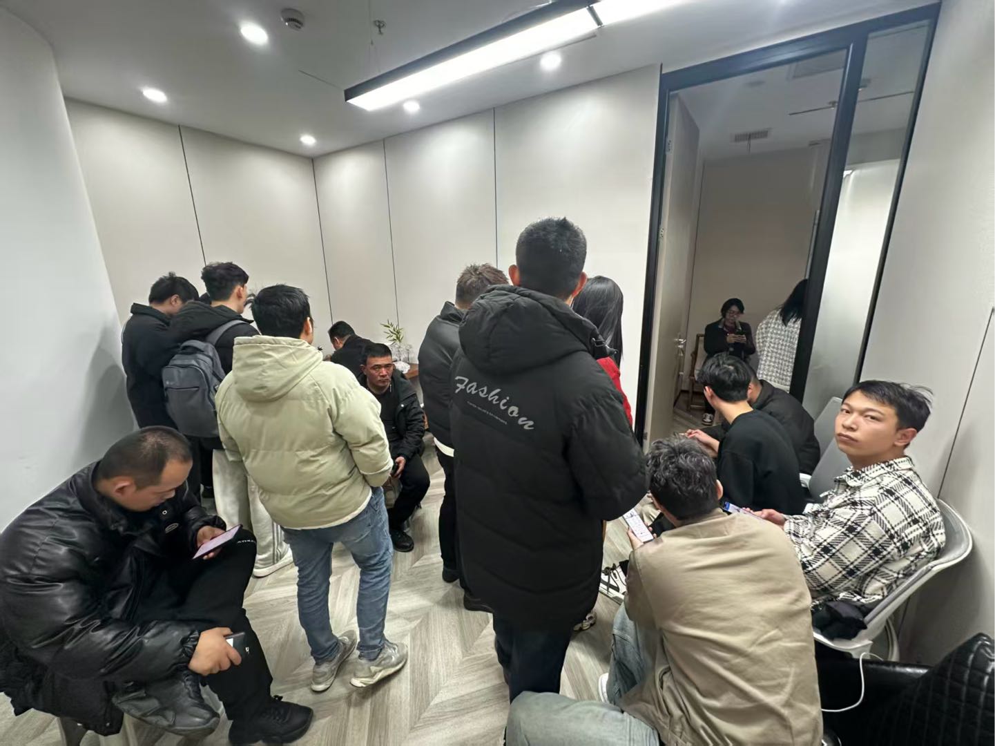 邱硕找合伙人APP拉新工作室全新模式个人团队均可合作 上海 郑州有工作室可考察