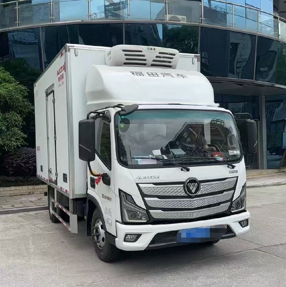 黄先生其他供需十几台，4米2宽体带吊钩冷藏车。找稳定货源