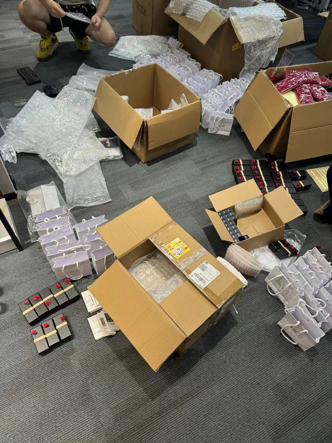 俞海斌找合伙人得物搬砖美妆国内香港一手货源 0基础照样可以上车