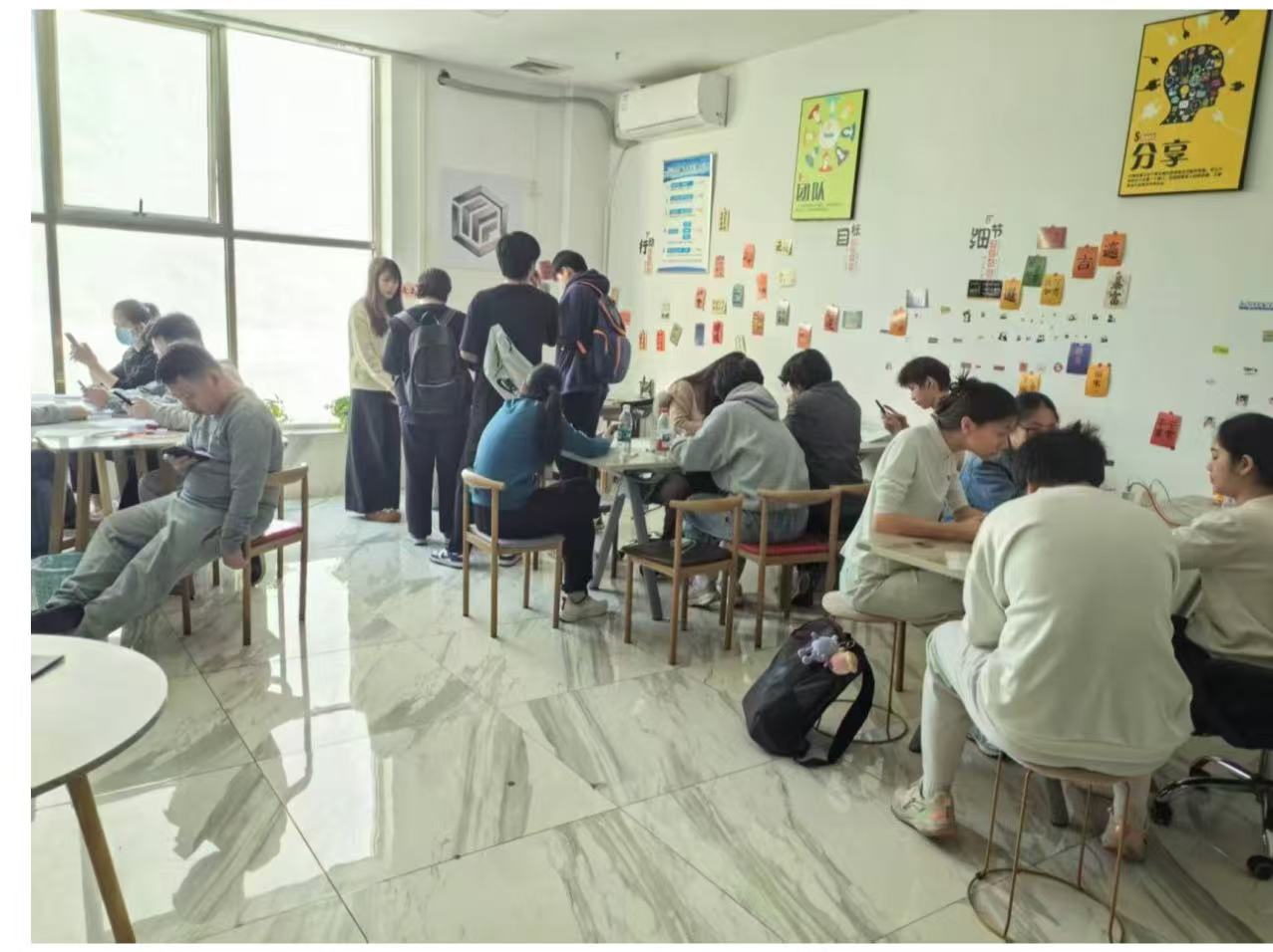 贺先生找合伙人0元合作超火官方纯绿APP拉新，一手佣金+独立系统有保障，日结+可上门