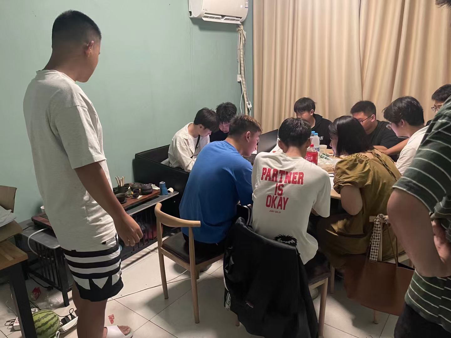 李女士找合伙人App拉新，一手渠道，简单注册为主，无加盟费，高佣日结，可签保底，纯绿项目稳定！