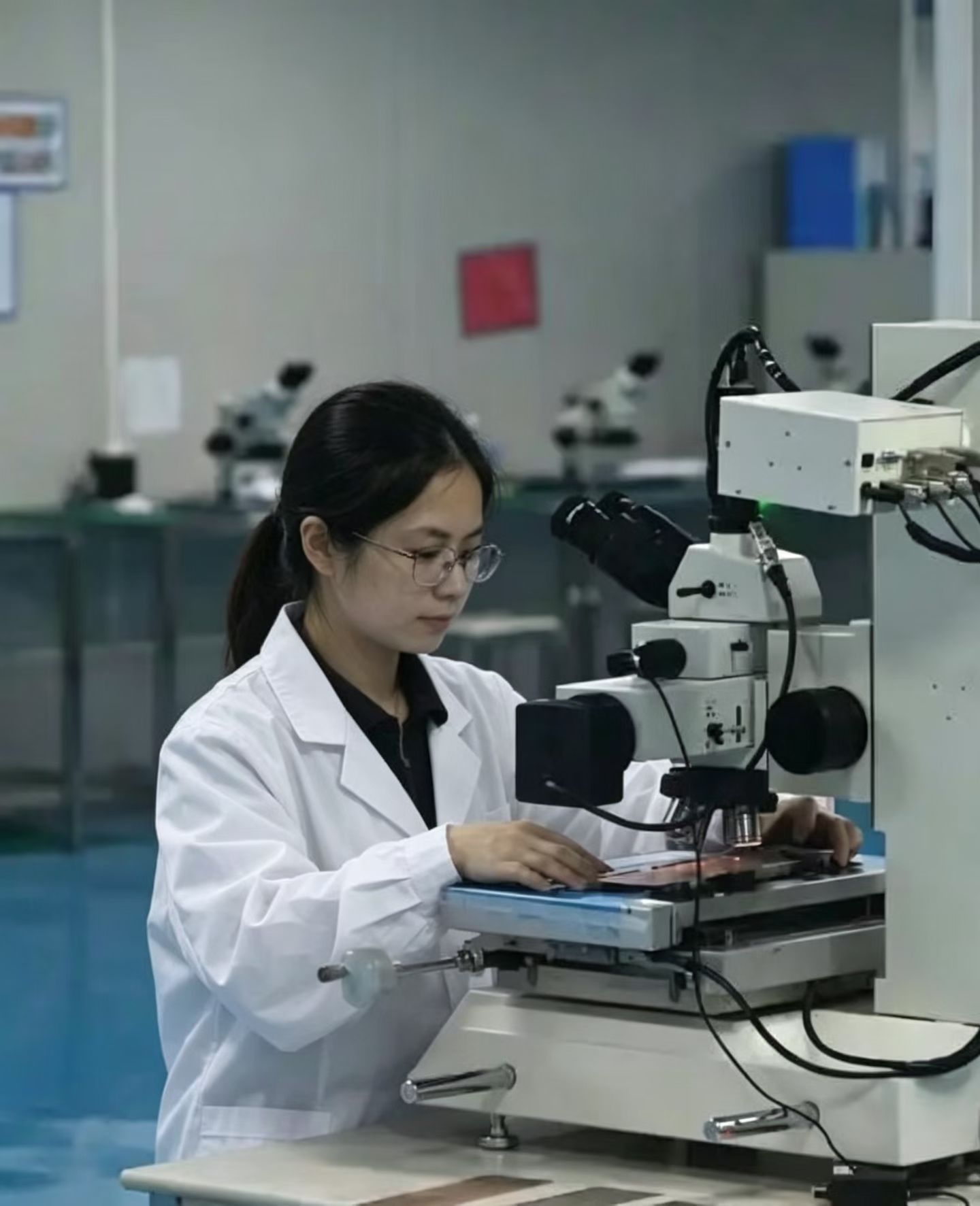 张彬有资源的老板来，工厂急需大批暑假工，利润你算了算