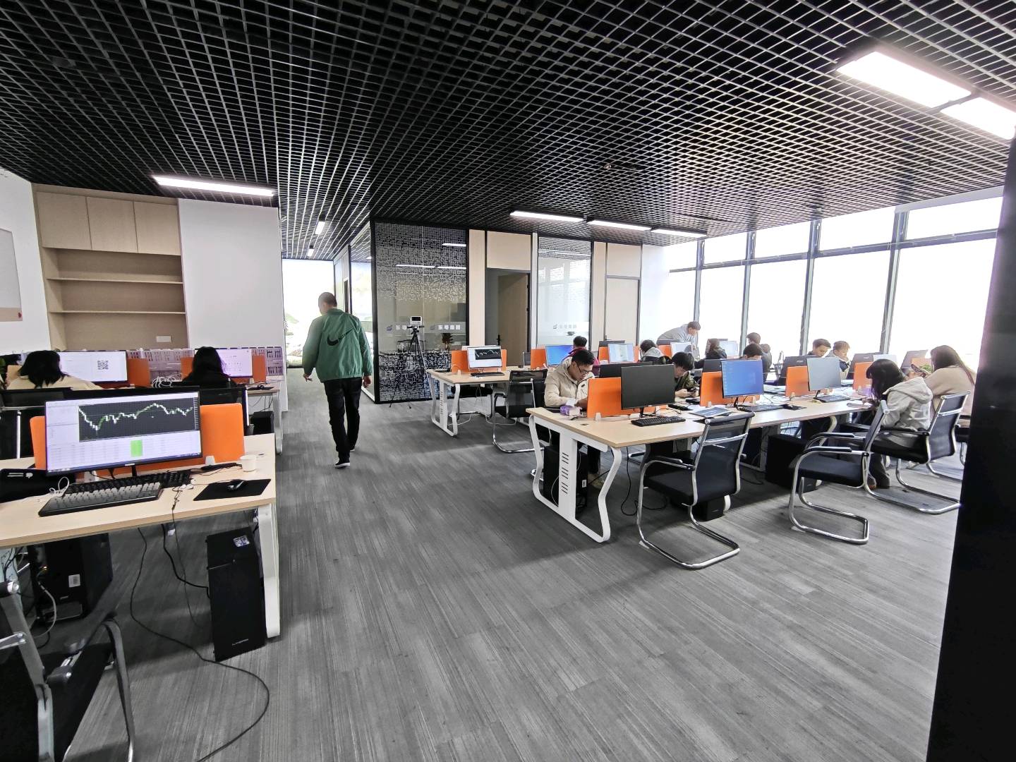 梁先生找合伙人