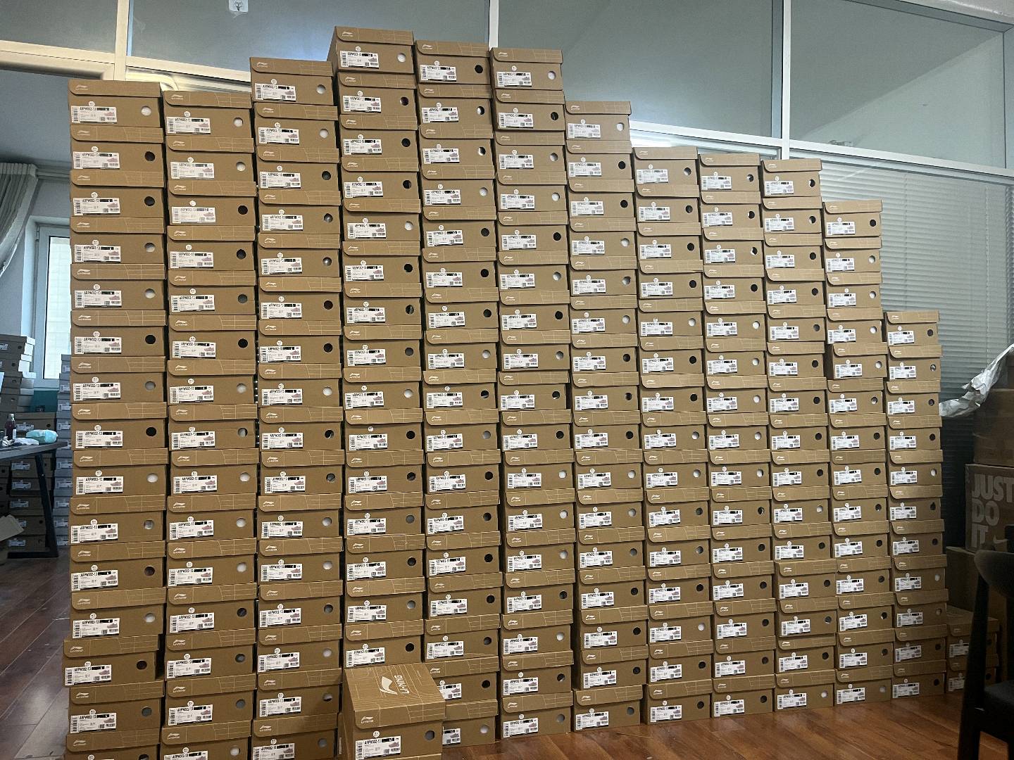 黄先生品牌货源得物搬砖 国内现货一手货源 李宁安踏 新手小白可带，有线下实体  可考
