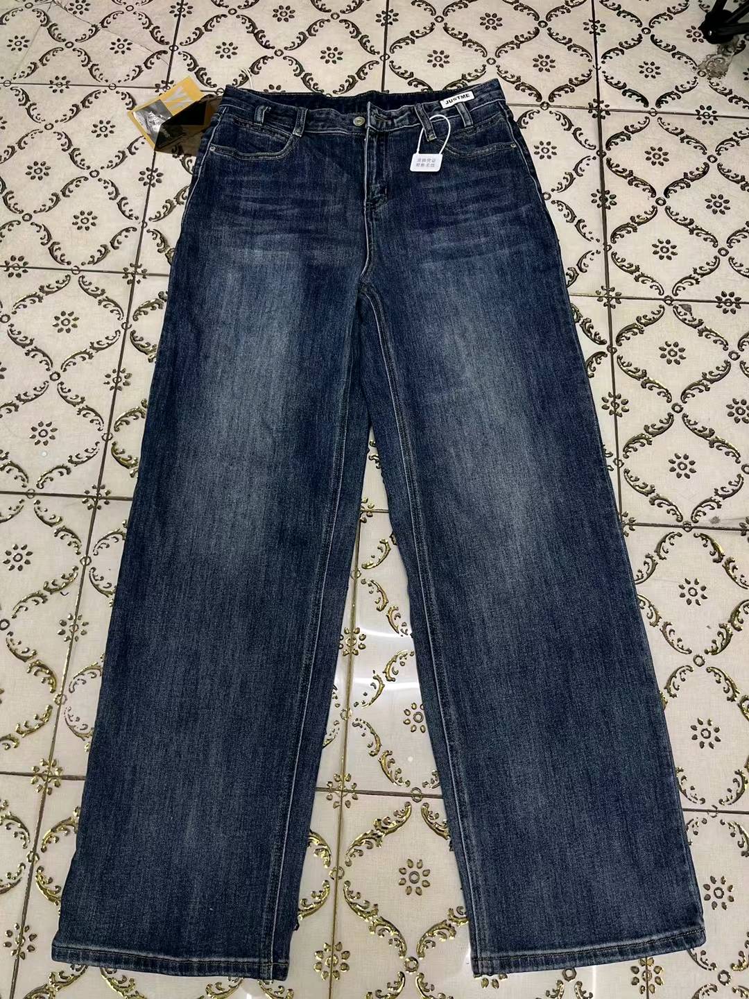 李先生品牌货源提供精品牛仔尾货，牛仔裤为主