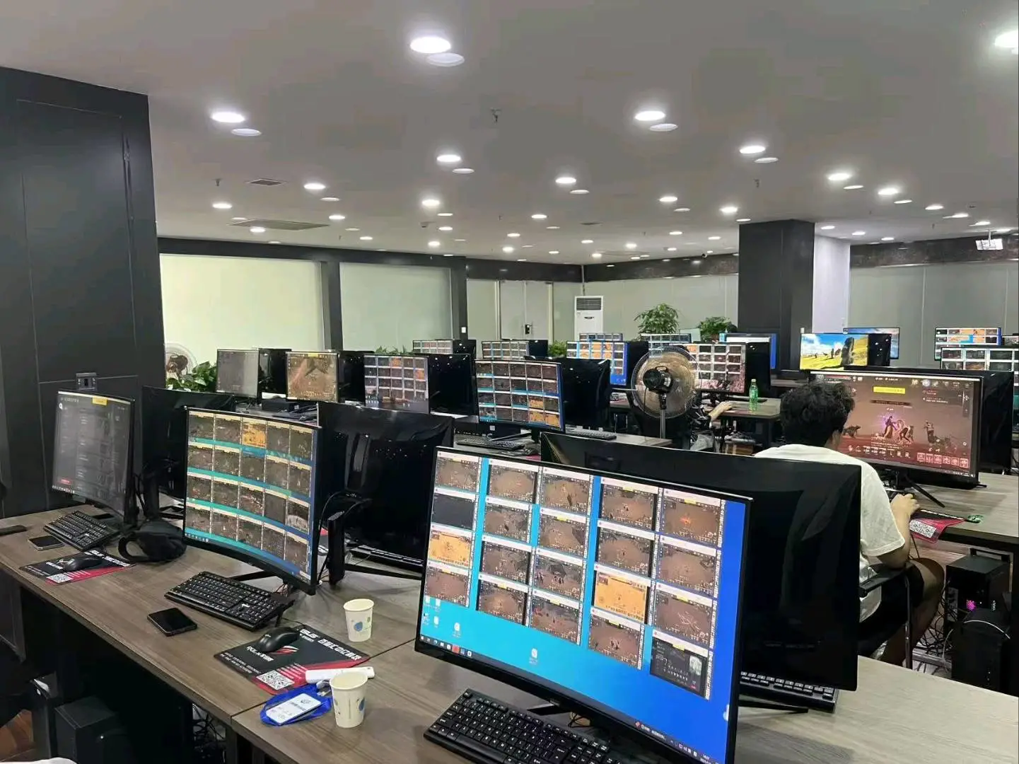 陈先生找合伙人外服游戏搬砖,全自动单机日收益*工作室月收益*