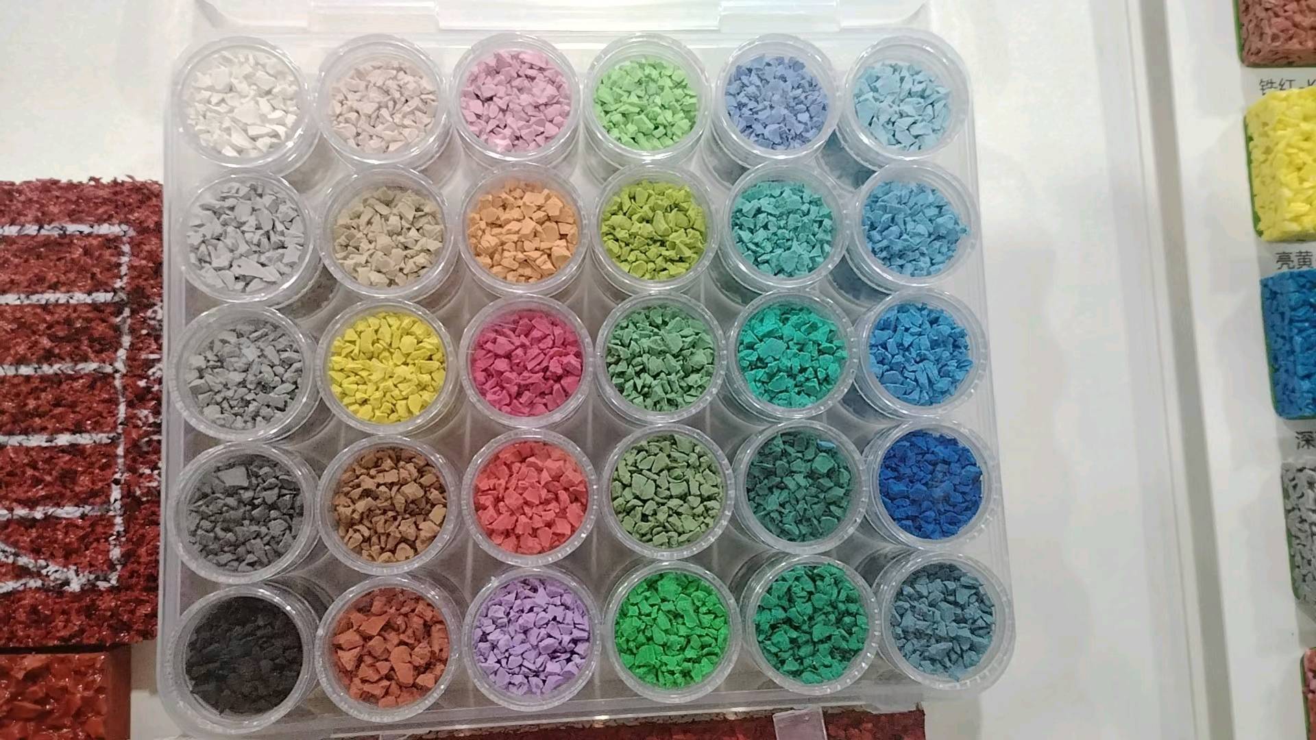 尹健品牌货源提供球场跑道塑胶材料，寻求有需要的伙伴