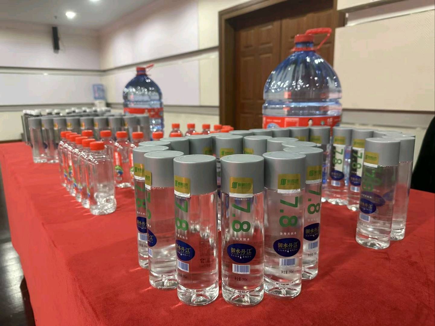 张卫娜富锶山泉