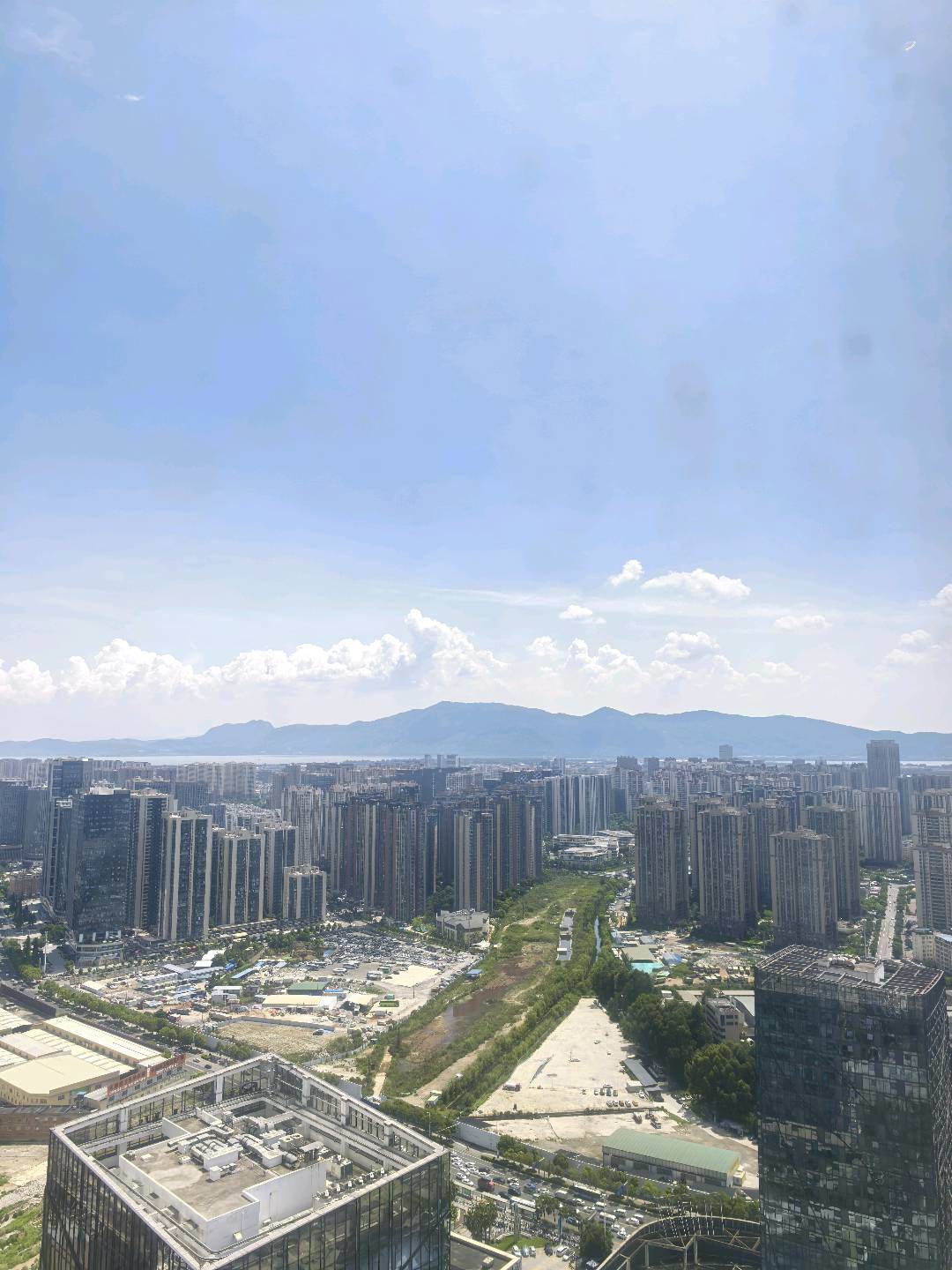 王先生昆明市区免费提供公司场地～带上你的好项目，一起探索共赢的可能性