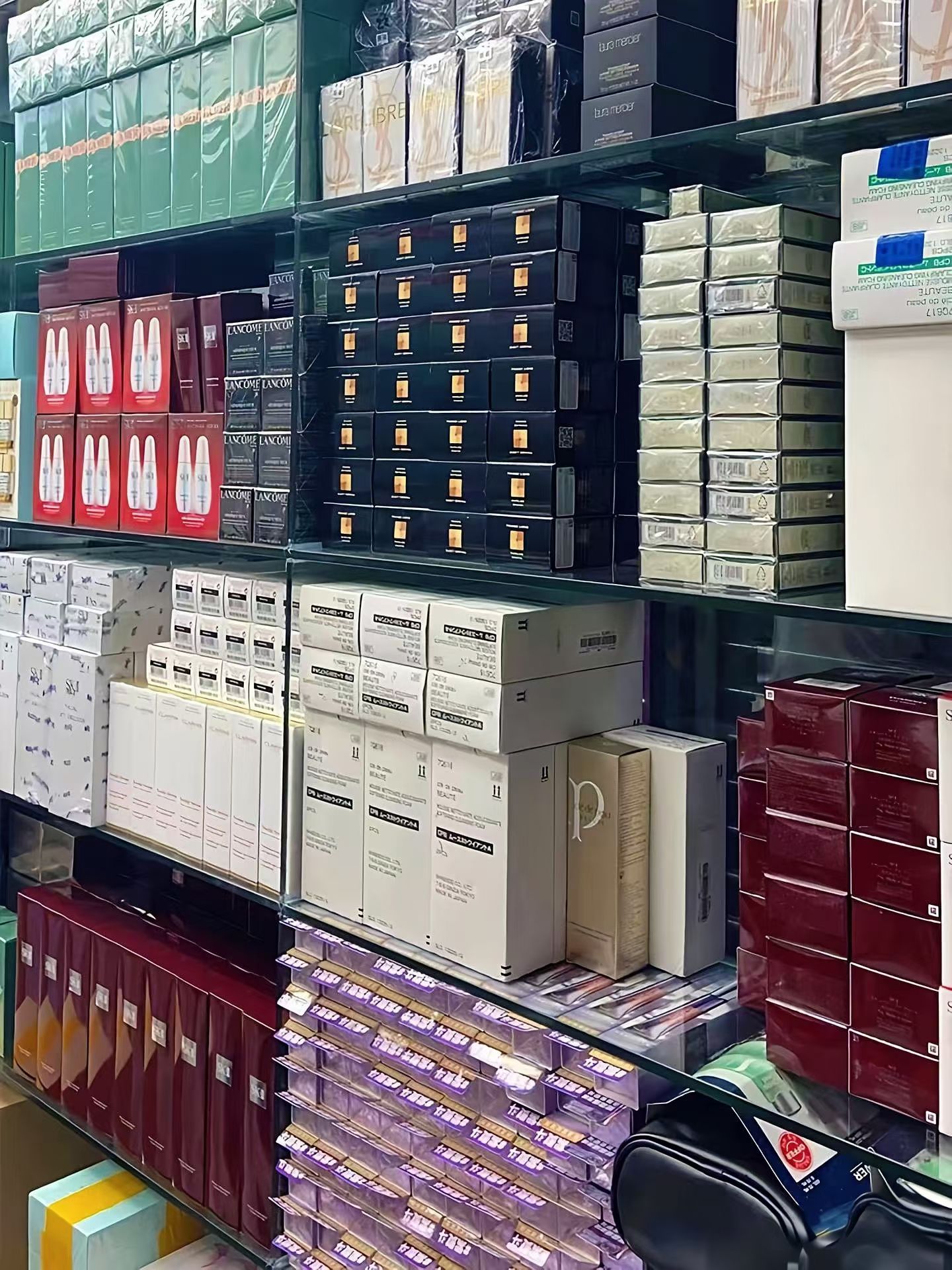 谭浩品牌货源优质供应链，国际一线美妆化妆品，专柜价3-5折拿货，可一件代发