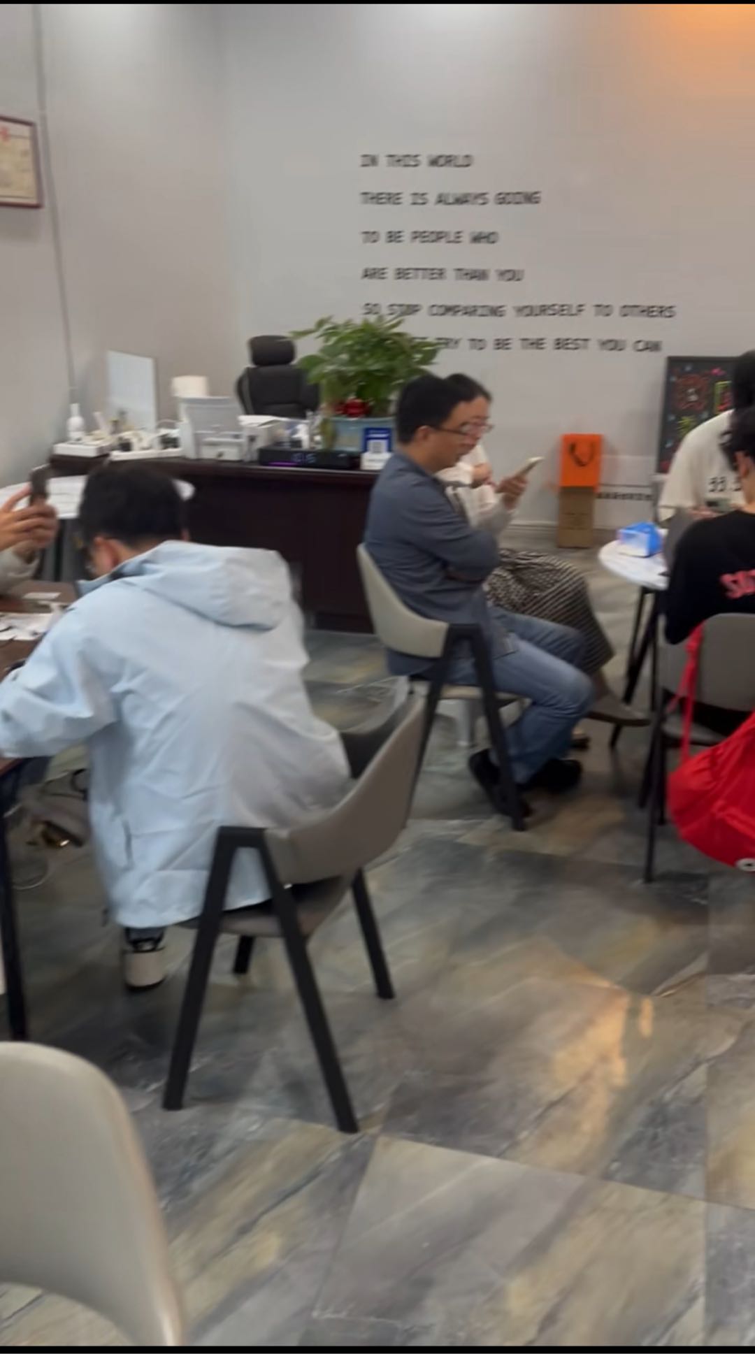 徐颖找合伙人APP拉新一线工作室，只收徒，不加盟，佣金日结，全程包落地包教会！
