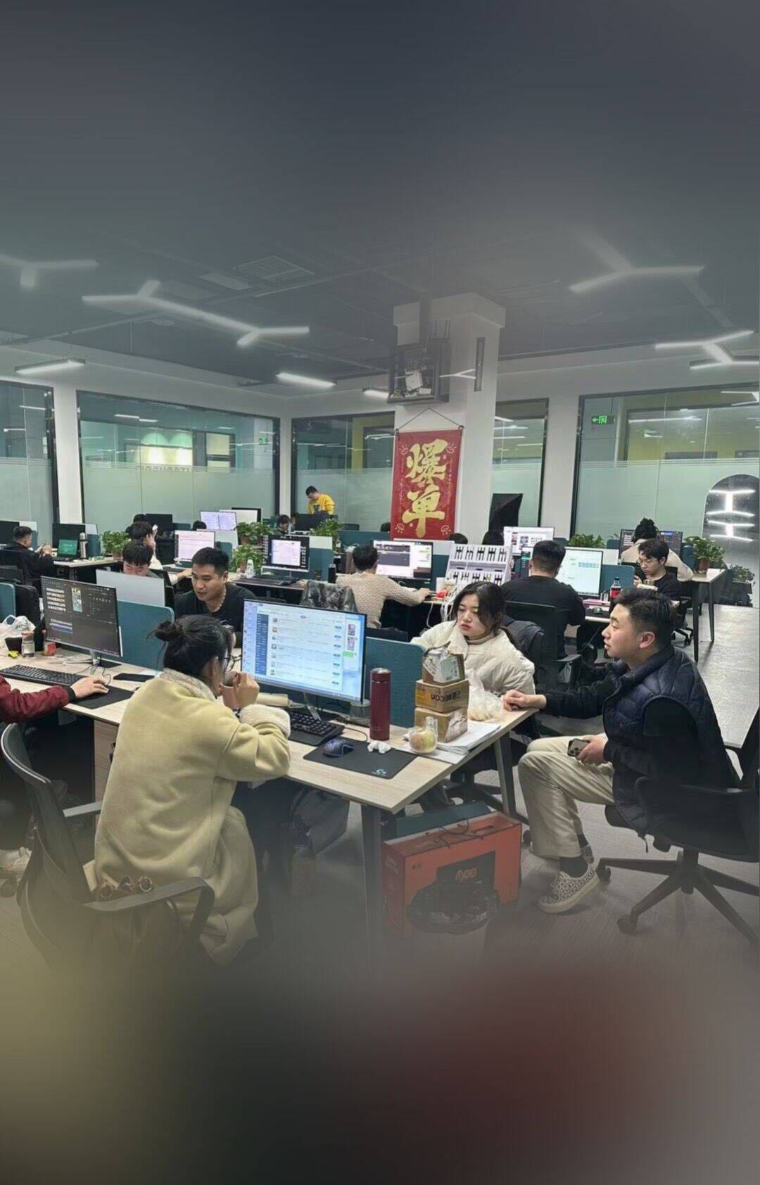 常女士找合伙人APP拉新郑州官方头部资源,上千款任务现场日入*纯绿色, 签保底合同