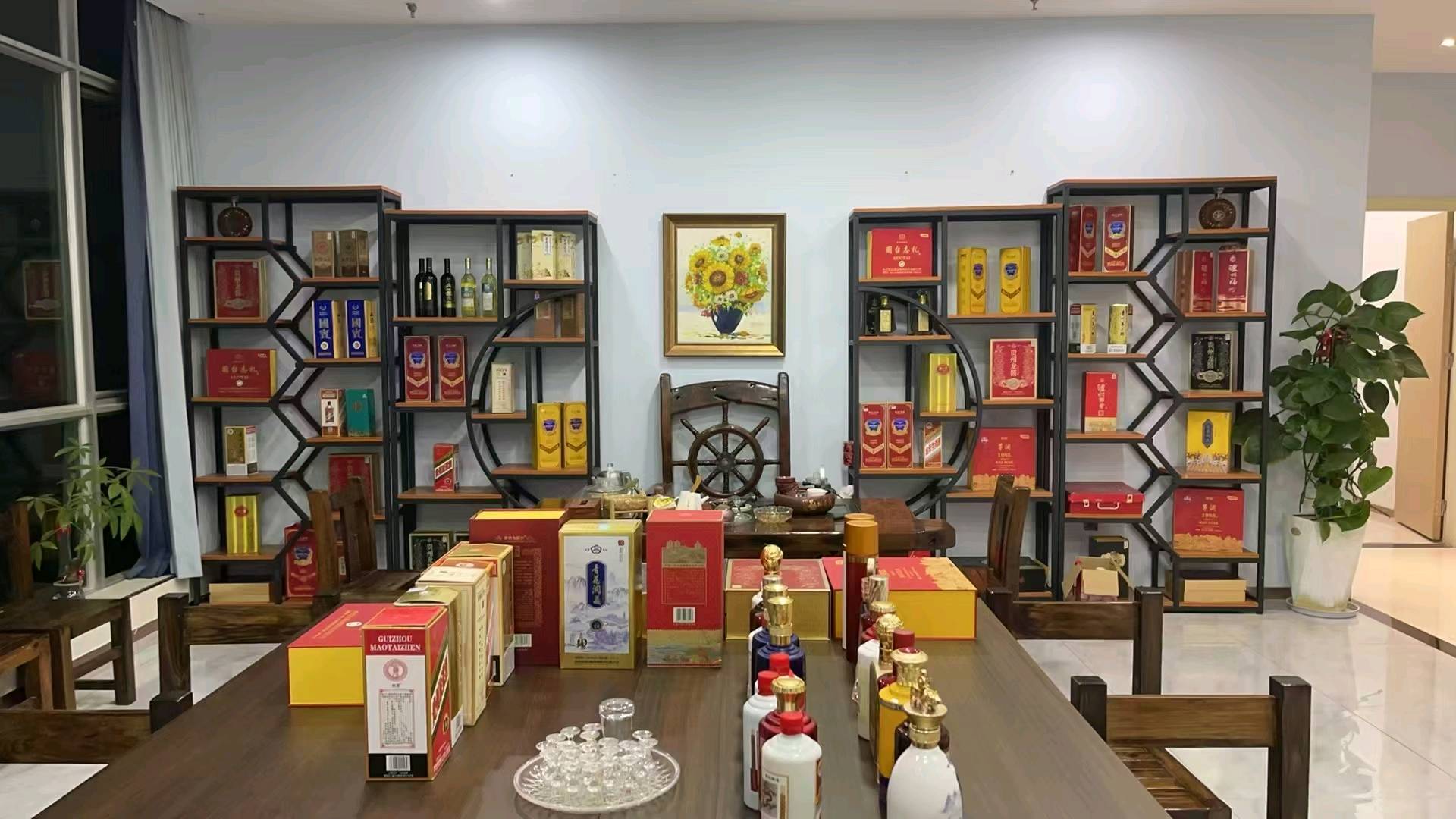 鲁先生我提供200+品牌酒水供应链,寻找大区服务商合作,装修补贴12000元