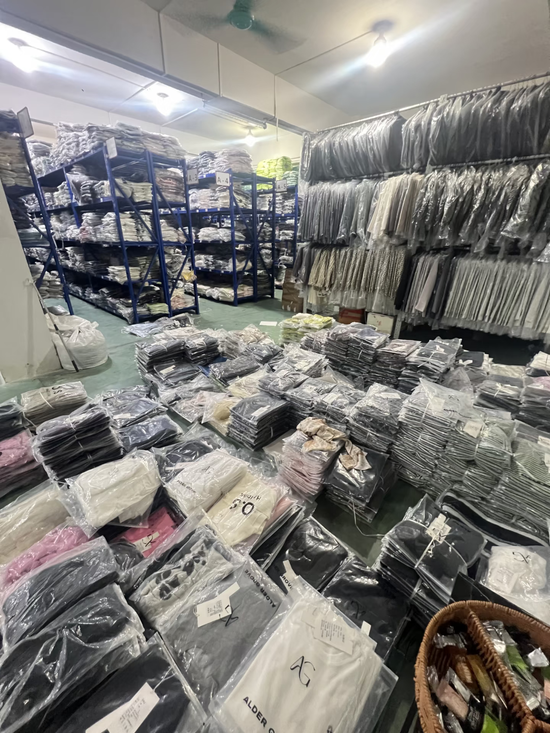 朱女士找合伙人免费带你做拼多多店铺,无需囤货,出单发货,有收益在谈分成