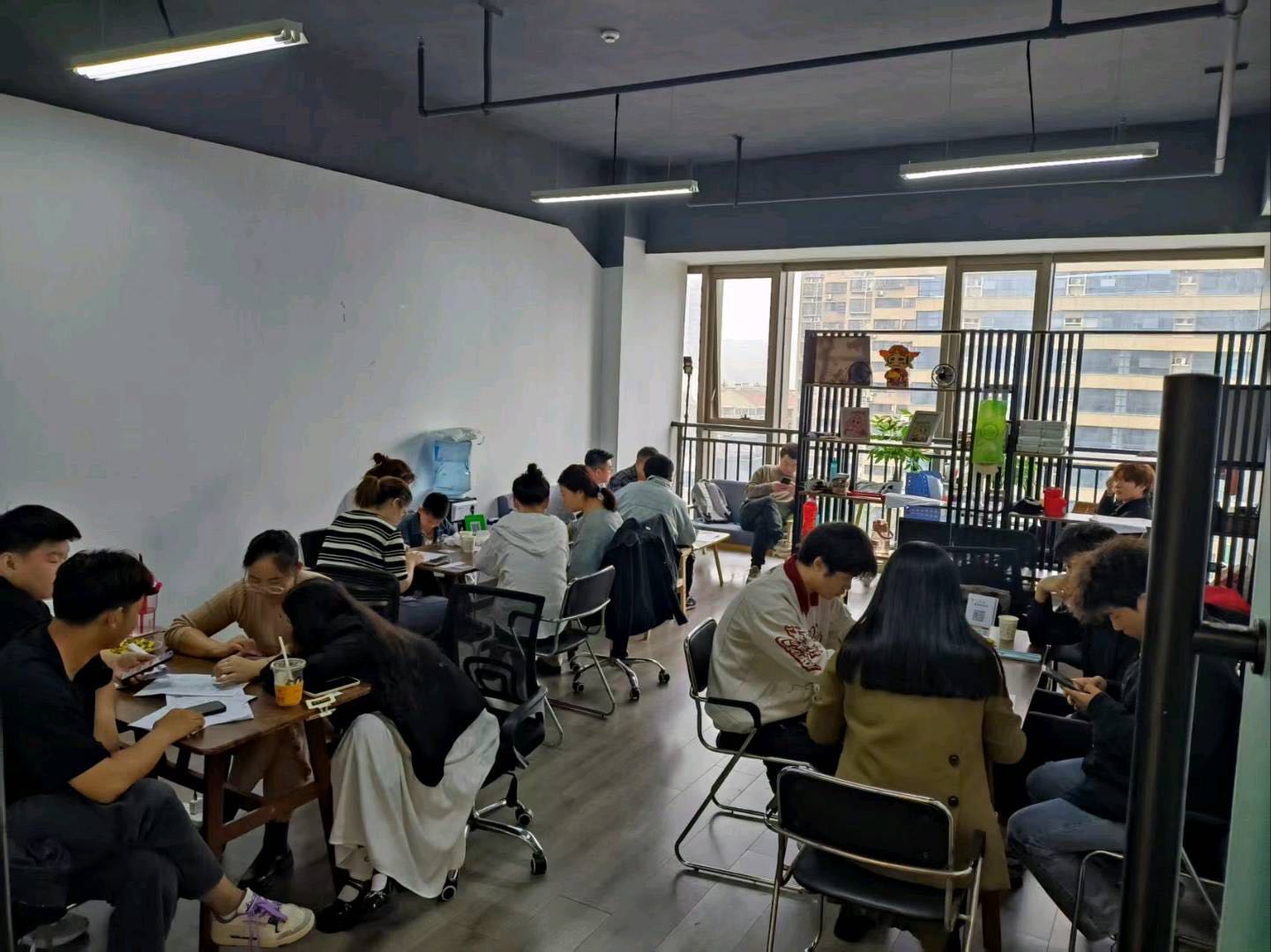 赵敬良找合伙人App拉新工作室轻资产创业，全程陪跑，拥有一线服务商，让你独立成为上游