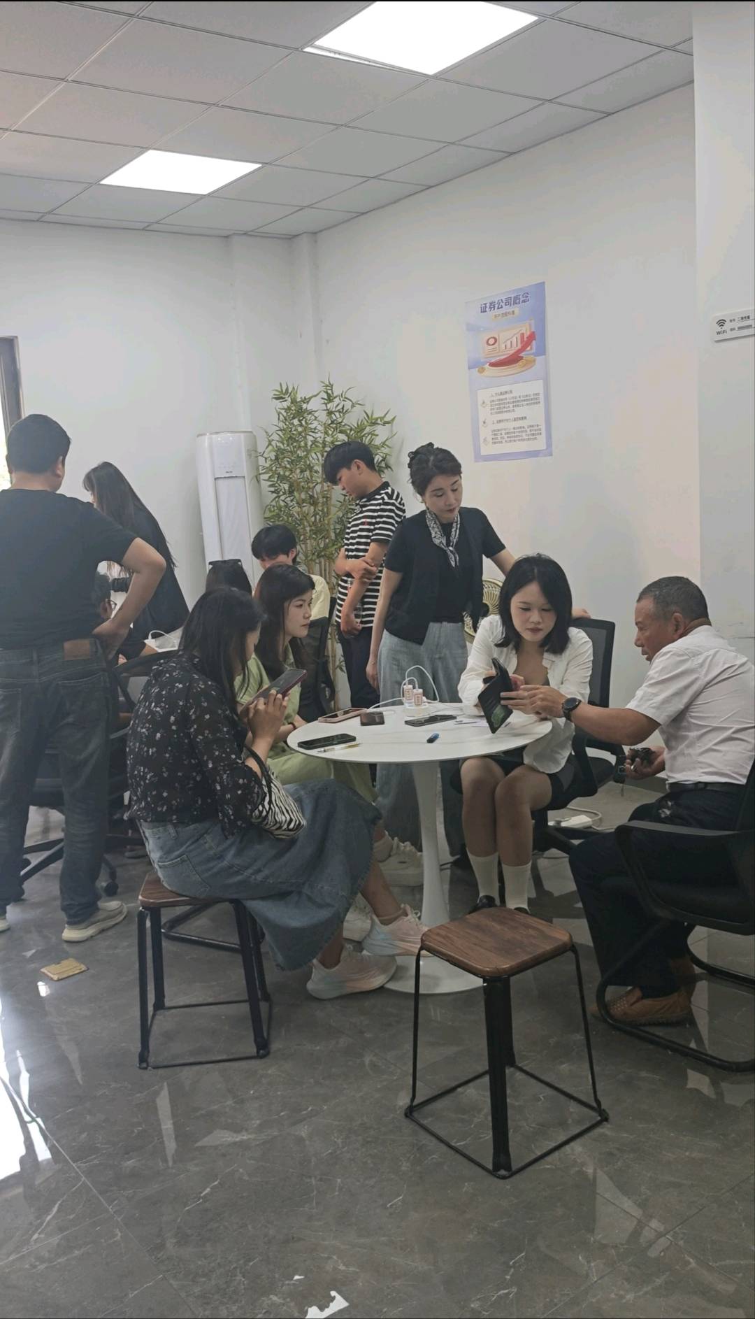 戴女士提供APP拉新工作室轻资产创业，一手源头渠道+全程陪跑，只收徒不加盟