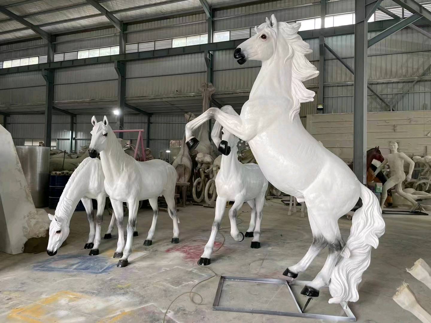 彭先生玻璃钢雕塑摆件源头厂家，你有客户，我负责制作，发货，你只需提供客源