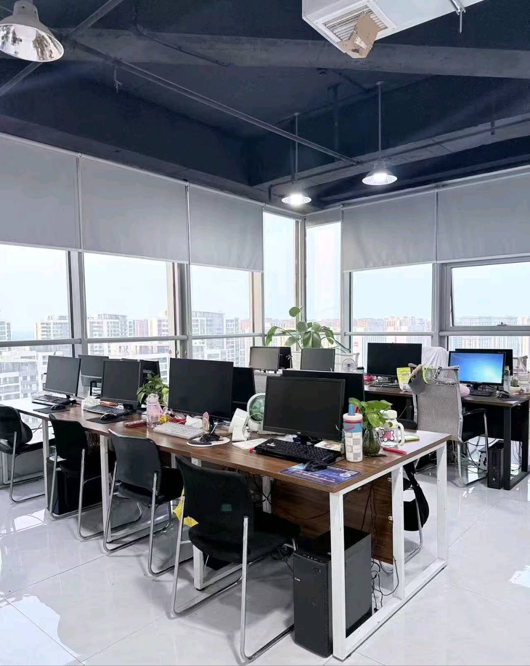 李先生找合伙人海外短视频掘金，有电脑就可做，0成本，*日结秒到账，长期可做