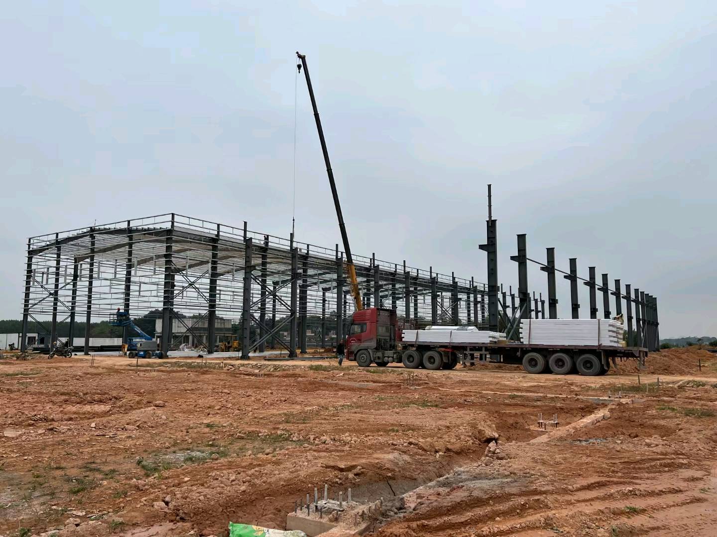 叶先生品牌货源提供防火A1的多功能防腐隔热瓦，寻找建筑总包、钢结构施工队、建材批发商