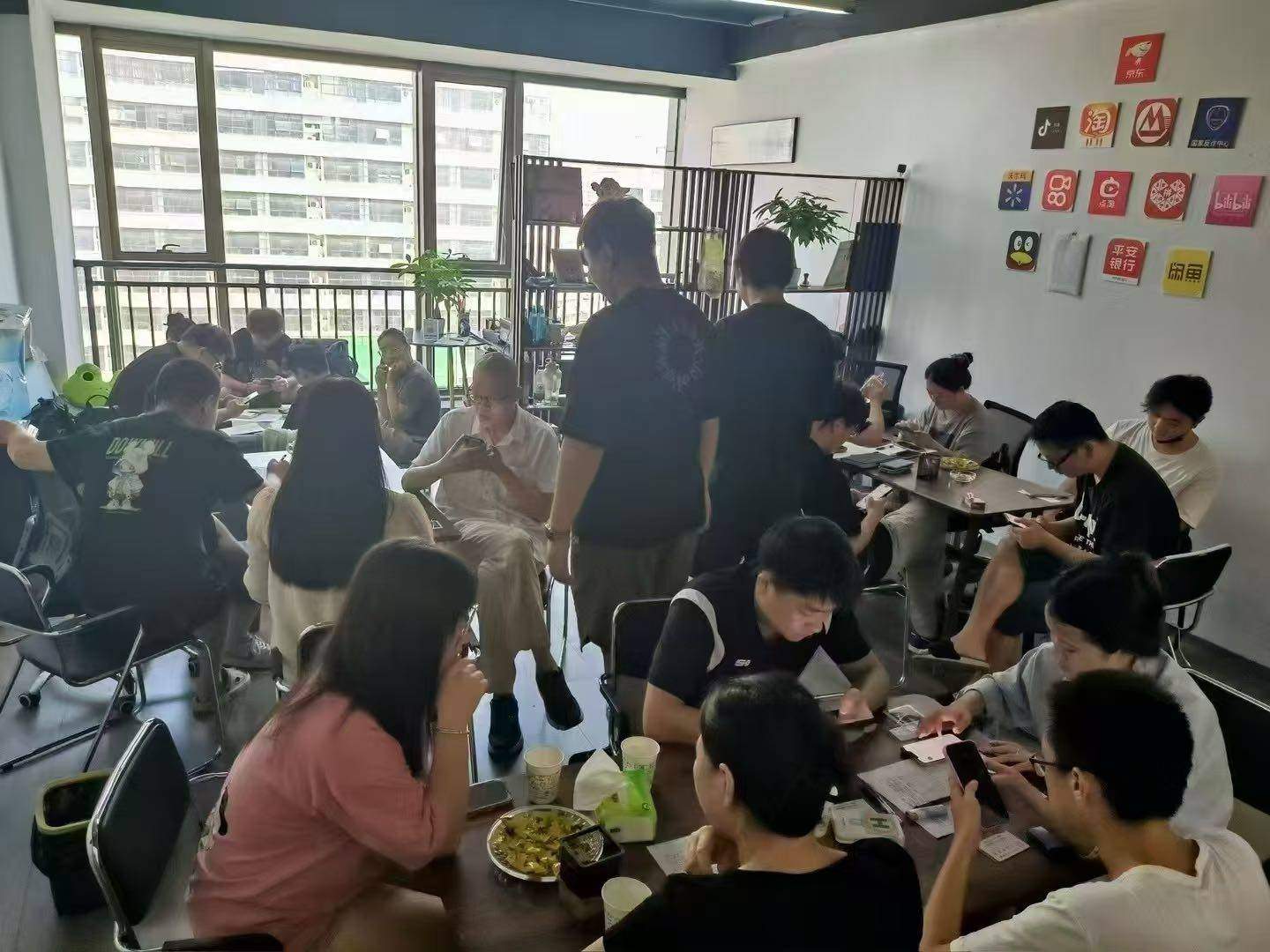 麦女士找合伙人官方APP拉新渠道3000+款，均价35独立后台结算，产值有保障，日结