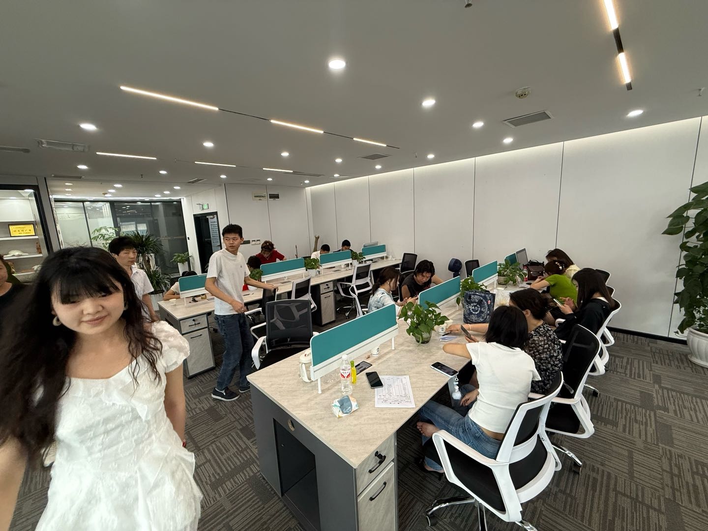 严浩找合伙人APP拉新工作室重庆源头日结，0加盟费，合作共赢