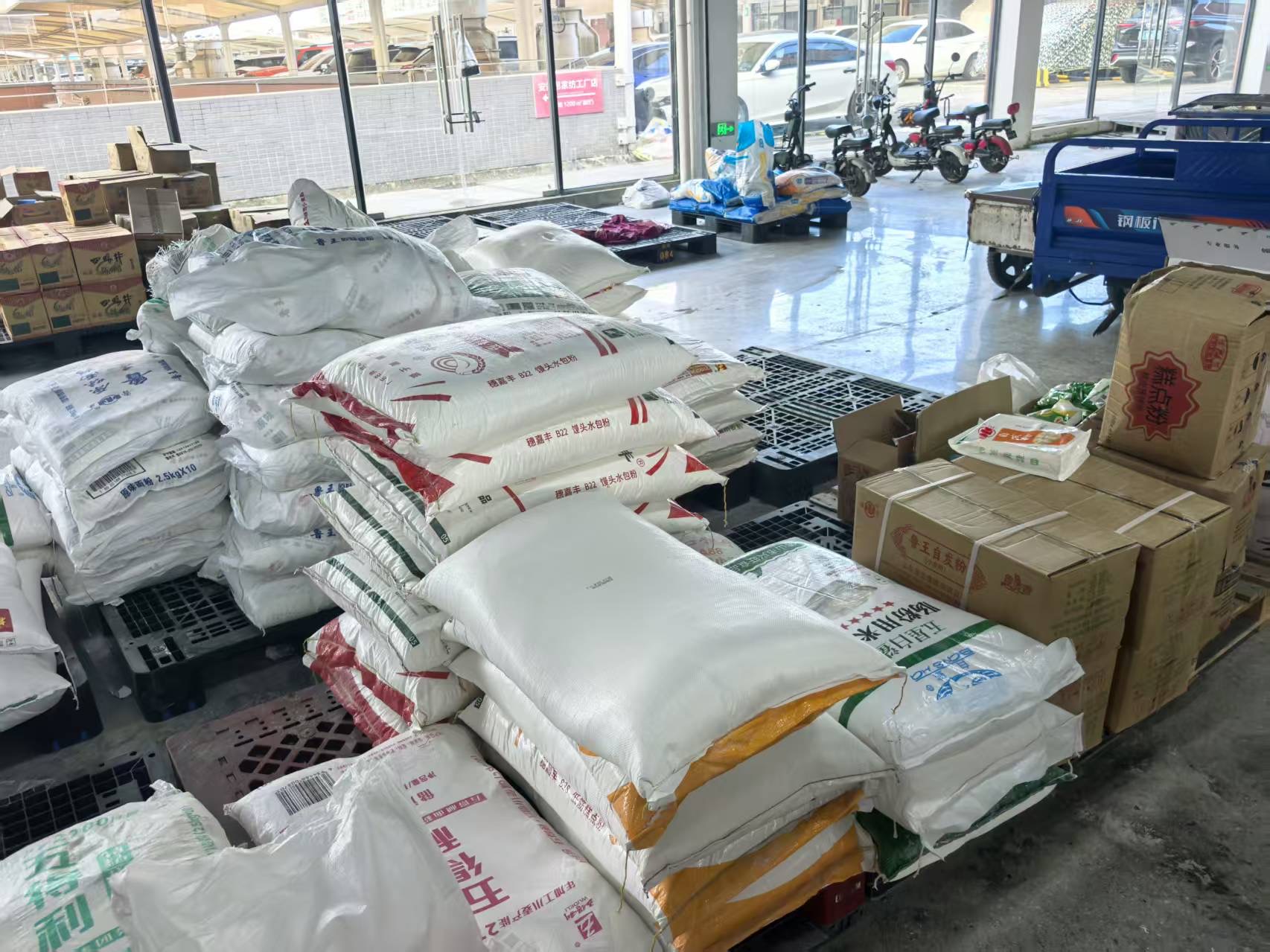 张鑫品牌货源大型肉菜生鲜批发,给餐饮店学校食堂供货,每日2%佣金
