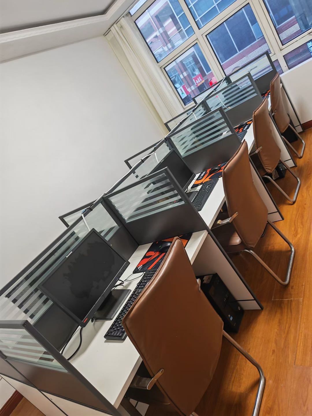 陈先生其他供需无需交学费音乐项目，有闲置设备都可做，出收益再分成，无套路