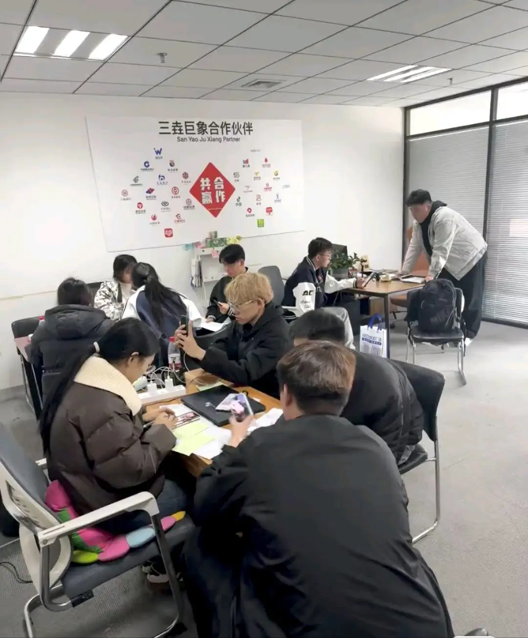 陈秋婷找合伙人app拉新渠道对接,全部纯绿项目,当天结算,可保!包落地!