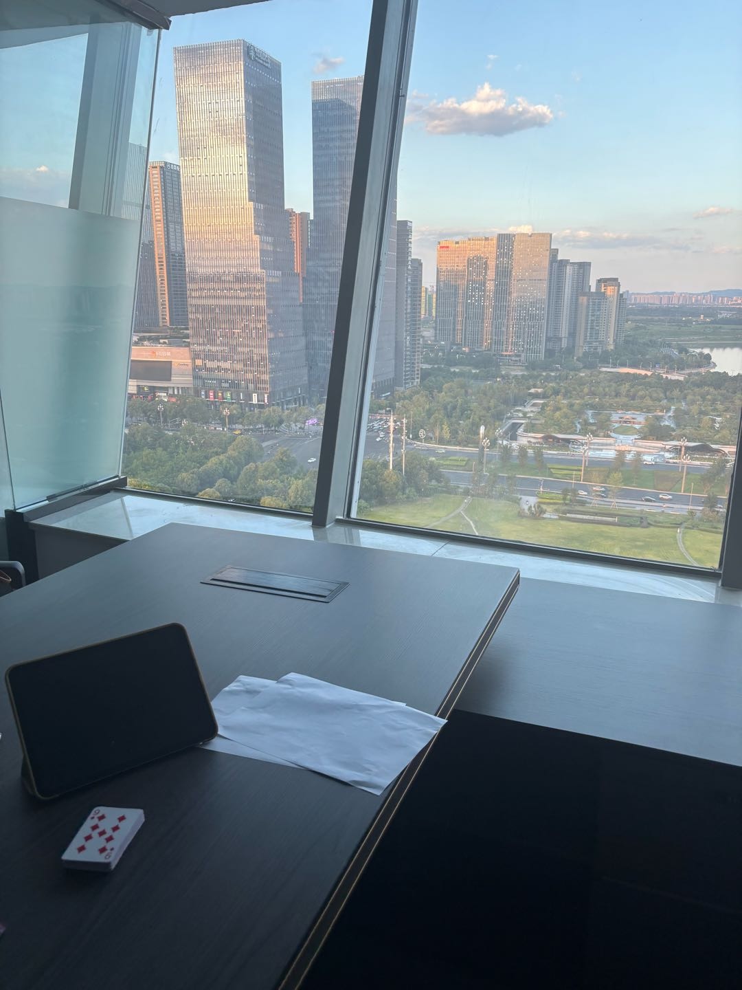 杨晨希优质甲方自有50w左右，寻靠谱项目合作。诚信合作的来。