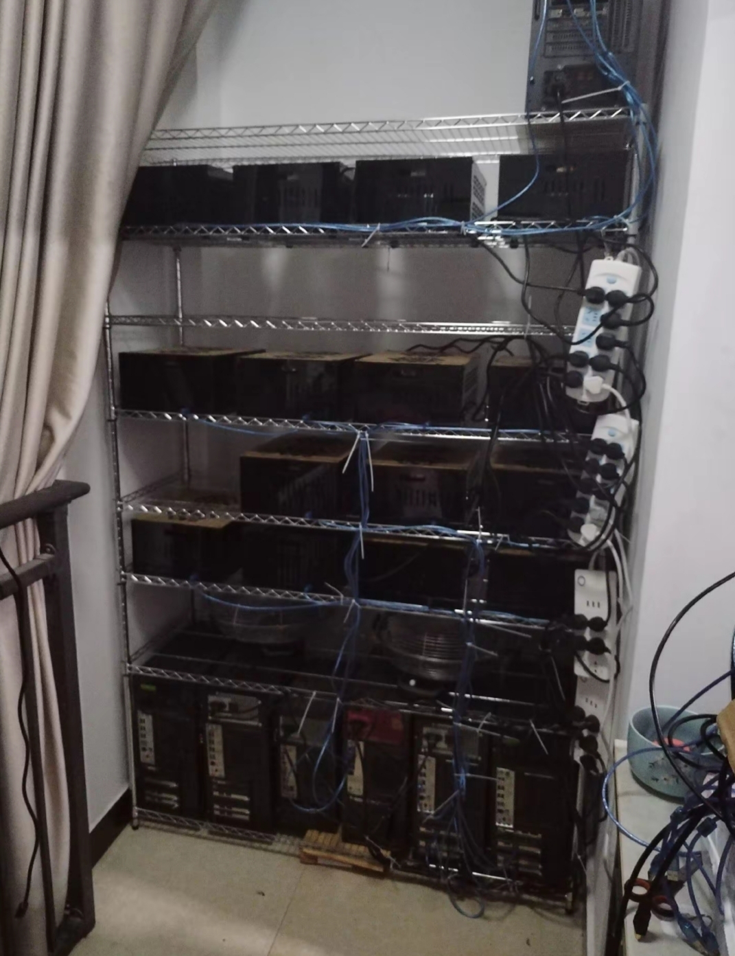 周女士其他供需代练游戏，平时玩玩游戏就行了，不浪费时间，收益好