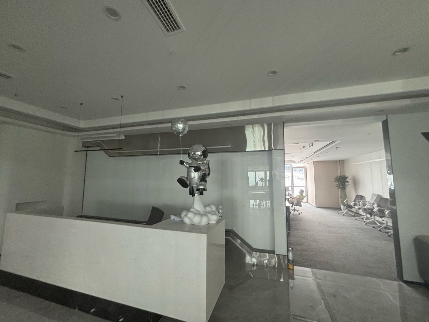 杨晨希推广团队每天有线下20+稳定兼职人员，寻找地推网推高价单