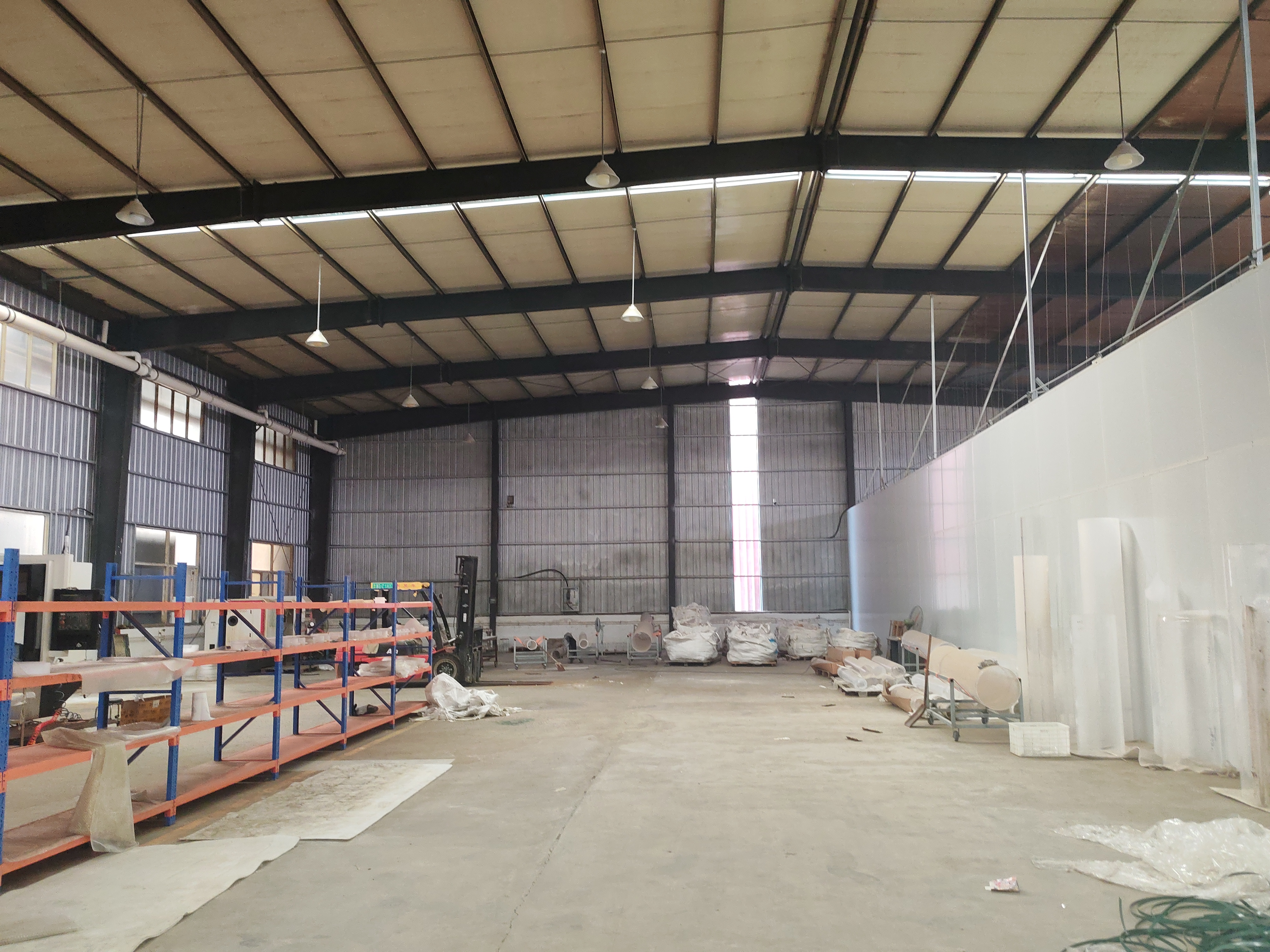 邵长森自有仓库6000平方,寻求合作,代加工也可以有工人!