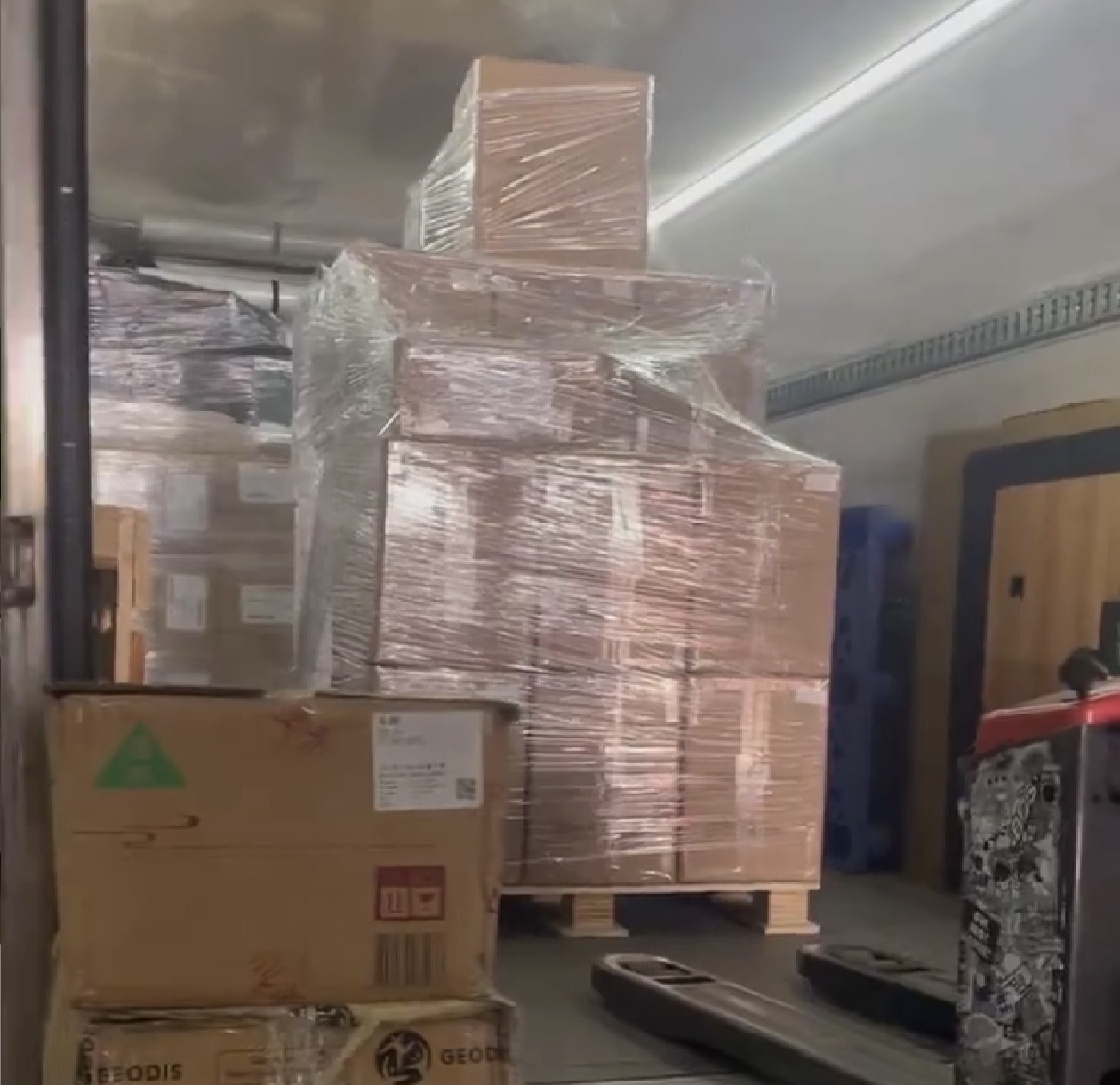 徐先生品牌货源供应链直供，国际美妆品牌 ，寻找实体店/电商/代购一件代发合作