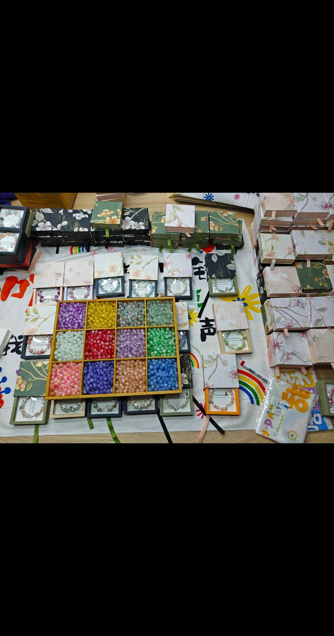张先生我低价提供精美盒装琉璃手链，适合摆摊夜市、景区及校园，200盒起合作