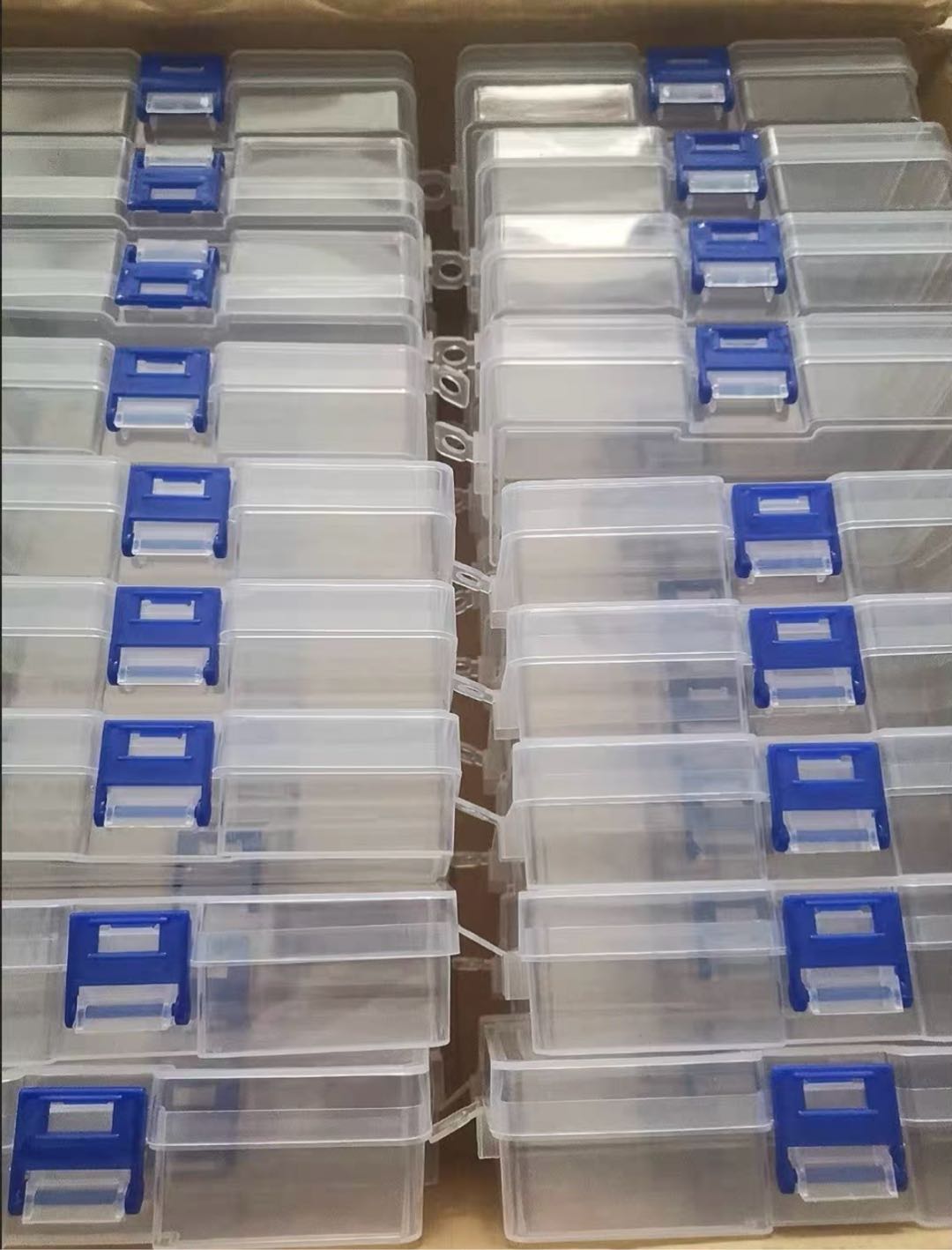 华三宝品牌货源源头工厂透明塑料零件收纳盒，带蓝色卡扣！
