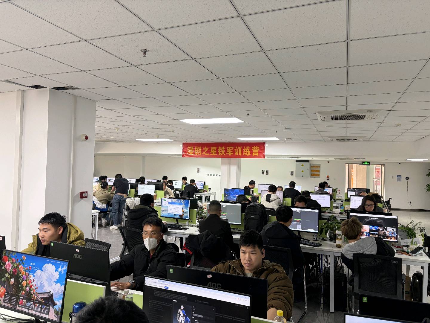 张杰乙方信息有1500人科技助残基地，当地重点扶持项目，有超过1万多媒体账号