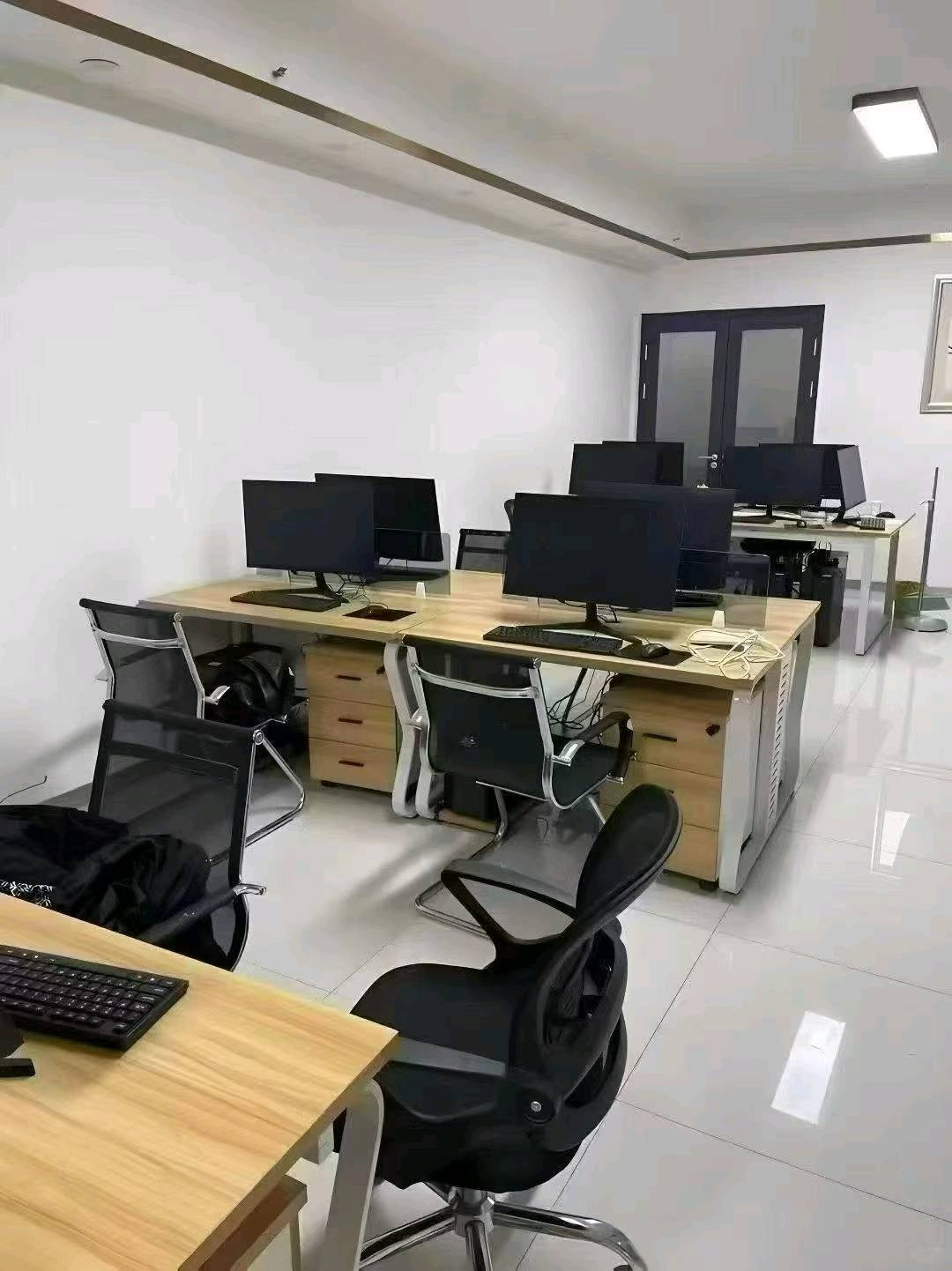 李昊洋其他供需我提供电脑免押金租赁，支持项目合作与资源对接