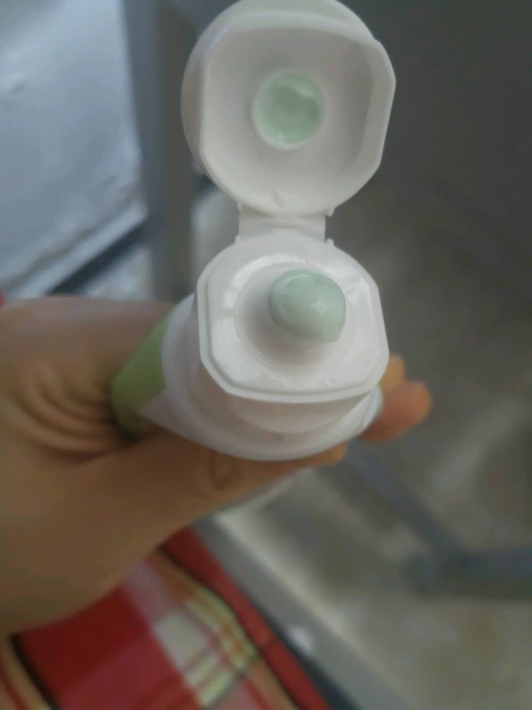 丁女士品牌货源牙膏