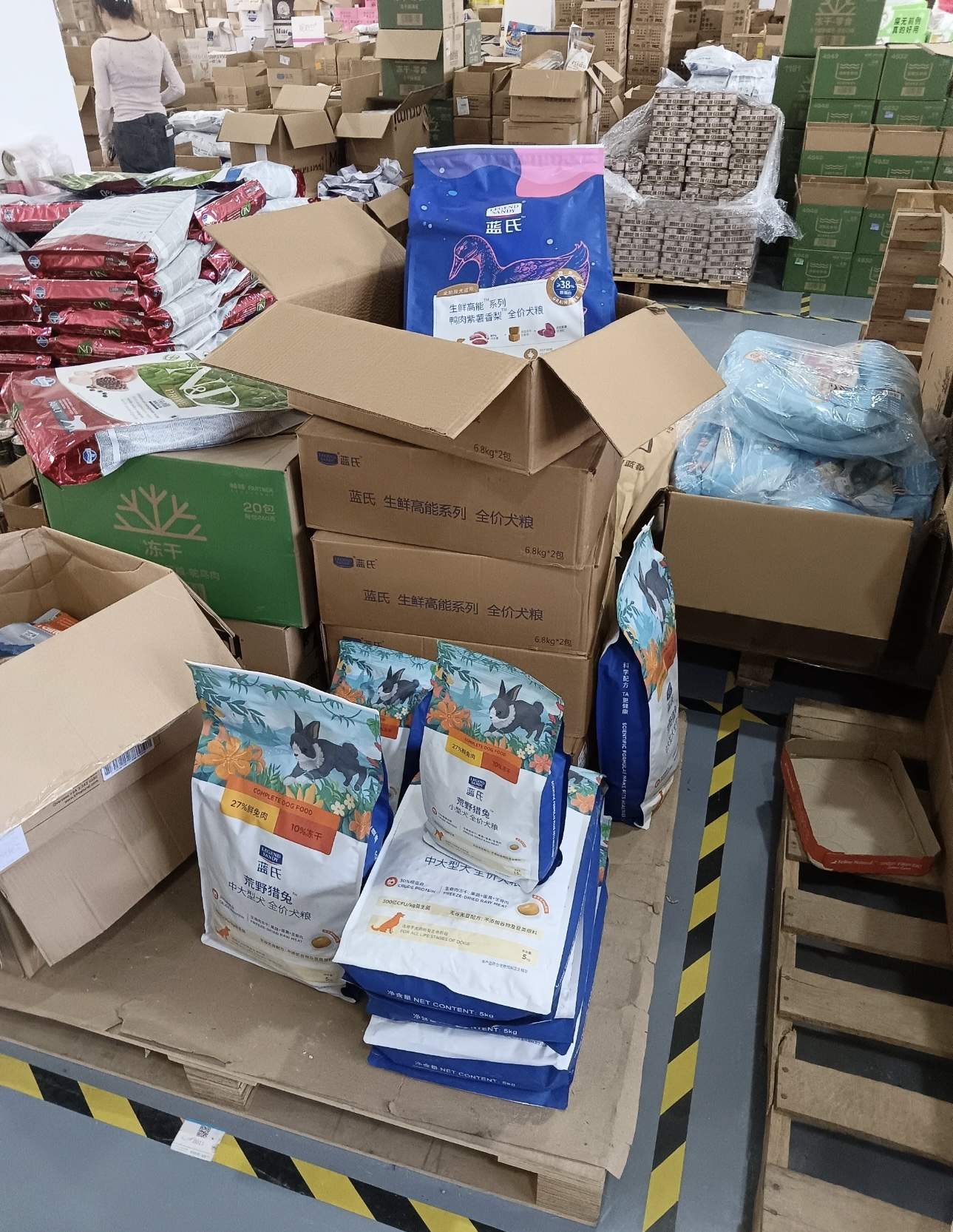 汪女士找合伙人猫狗宠物用品供应商合作，支持一件代发，包运营选址，资质齐全