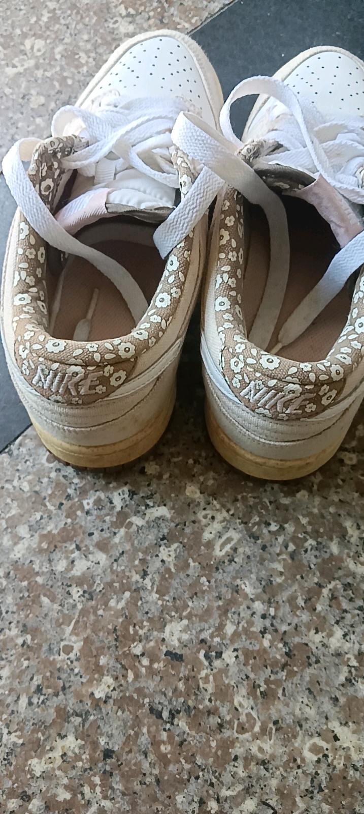 龙必禄其他供需高价回收品牌鞋子，衣服